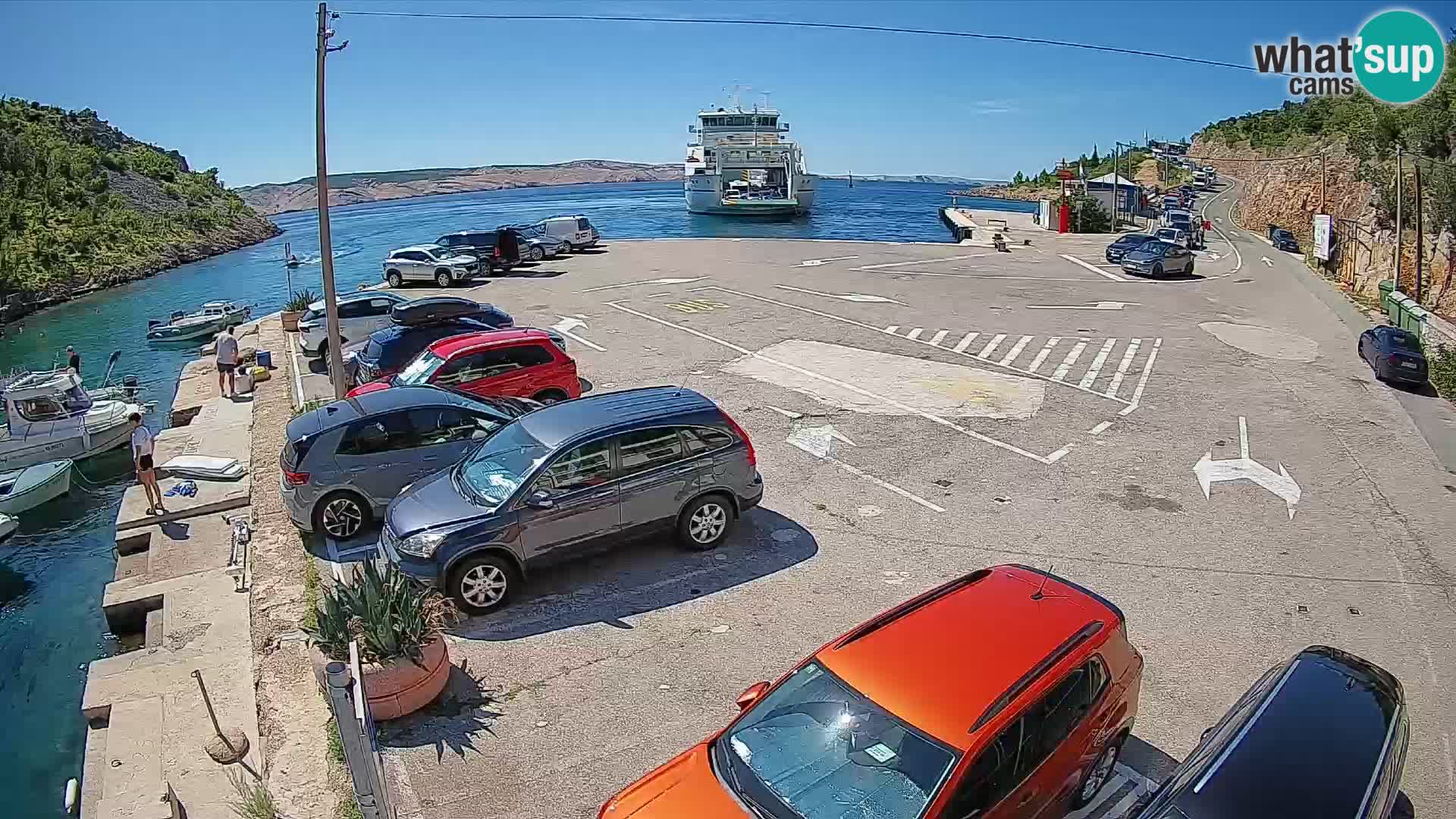 Spletna kamera trajektno pristanišče Prizna – proti otoku Pag