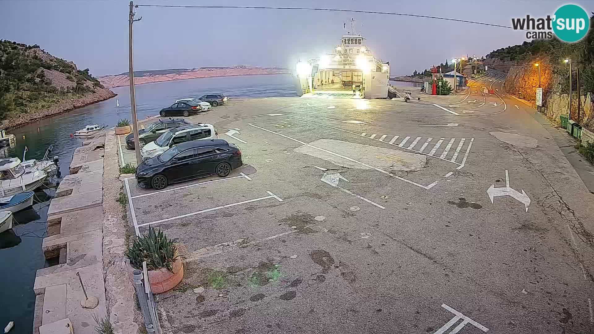 Webcam del puerto de ferris de Prizna – hacia la isla de Pag