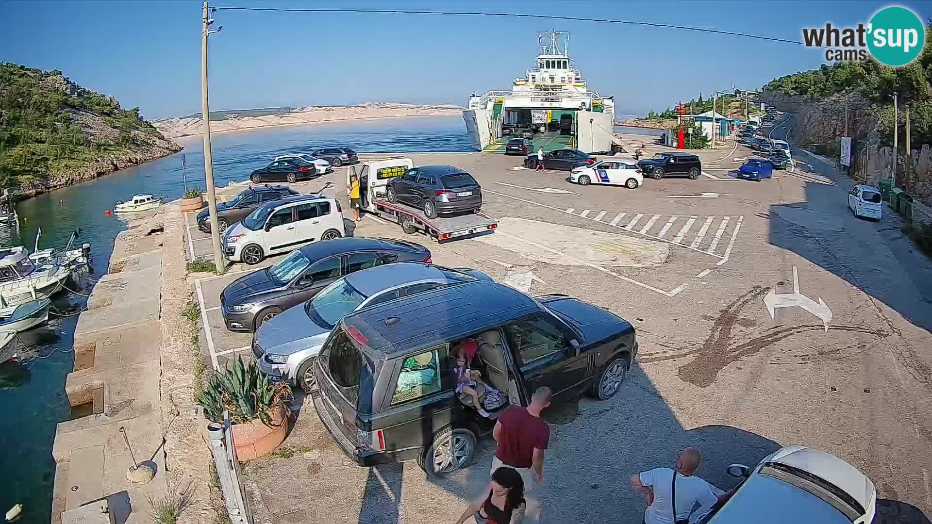 Spletna kamera trajektno pristanišče Prizna – proti otoku Pag