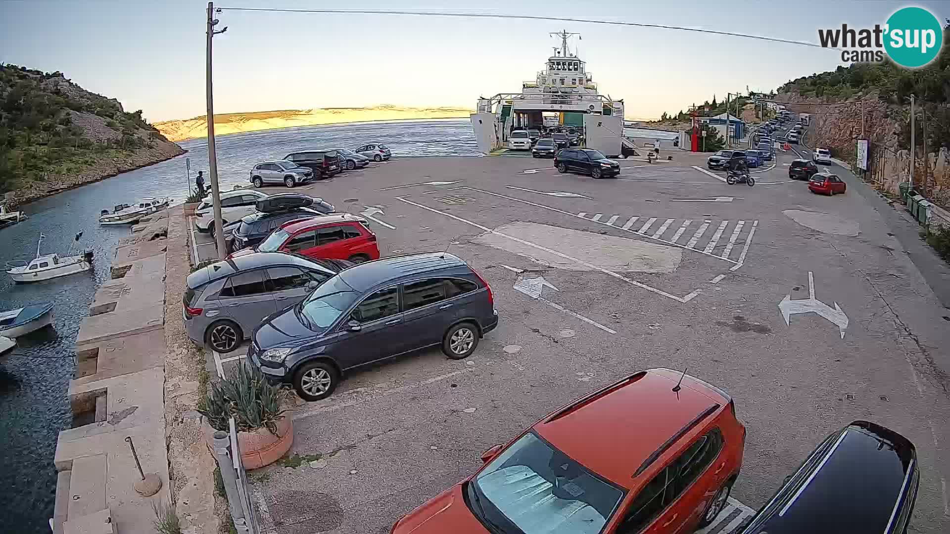Webcam del puerto de ferris de Prizna – hacia la isla de Pag