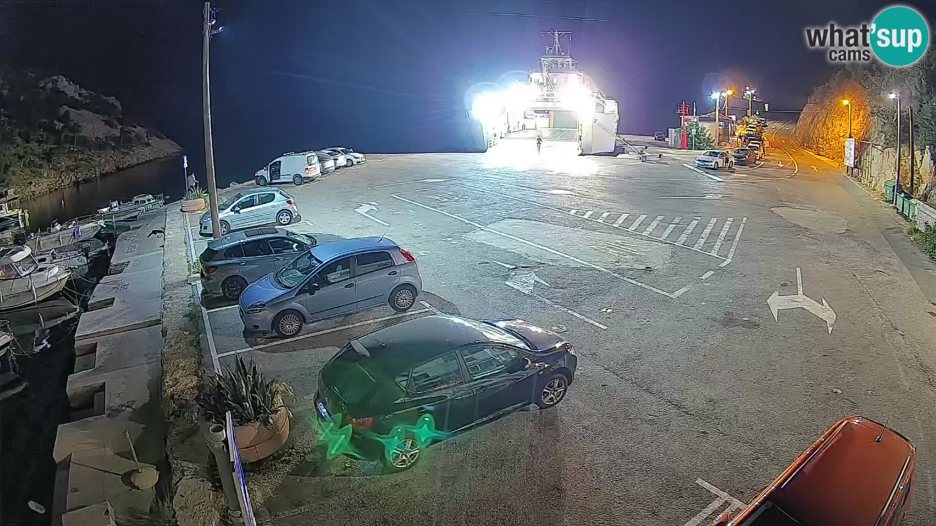 Spletna kamera trajektno pristanišče Prizna – proti otoku Pag