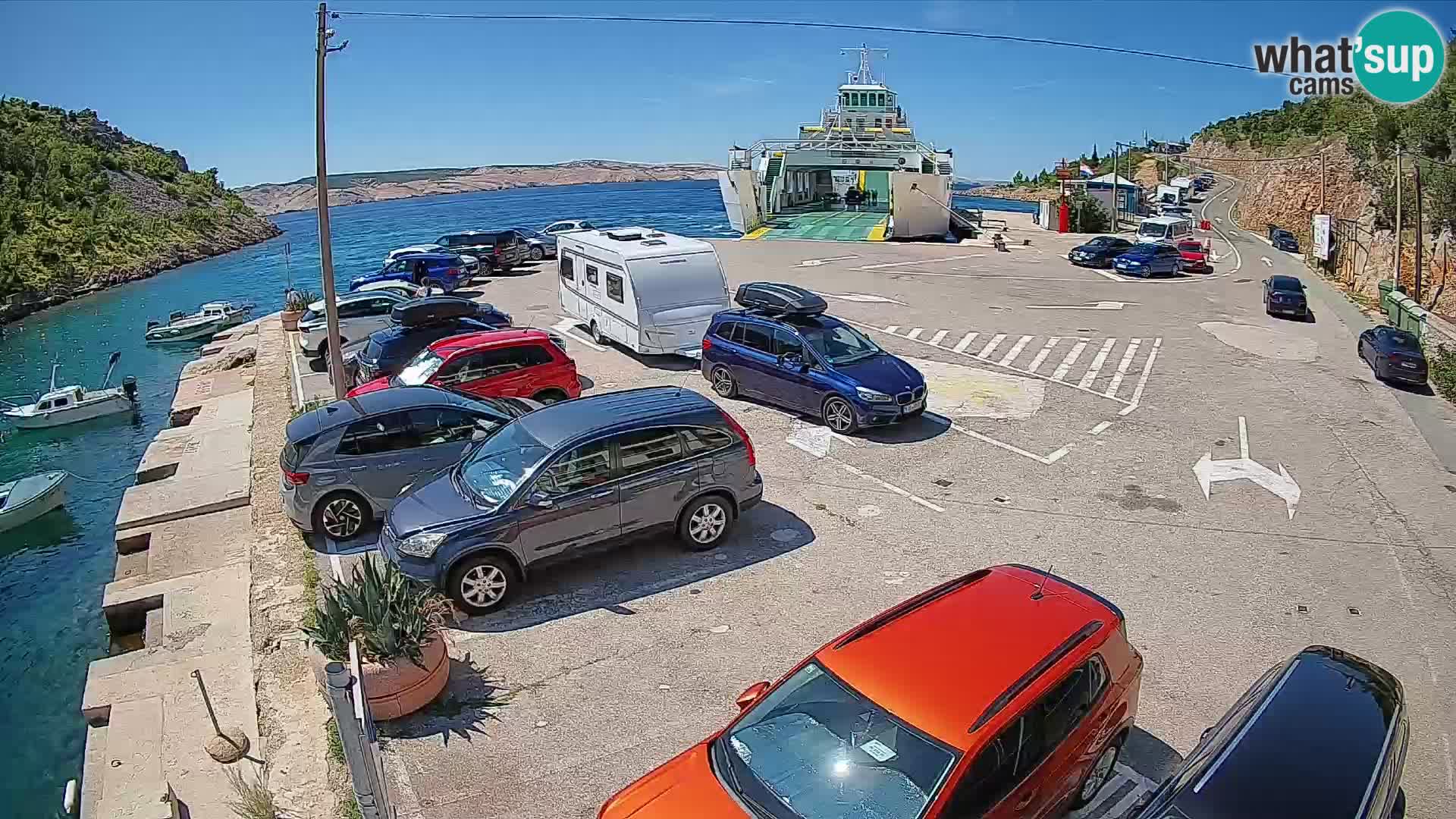 Webcam del puerto de ferris de Prizna – hacia la isla de Pag