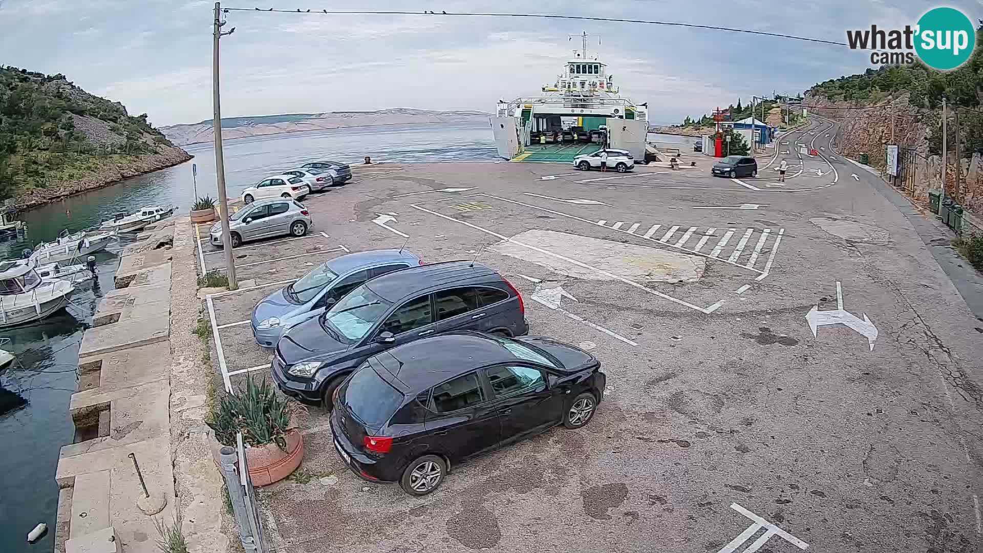 Spletna kamera trajektno pristanišče Prizna – proti otoku Pag