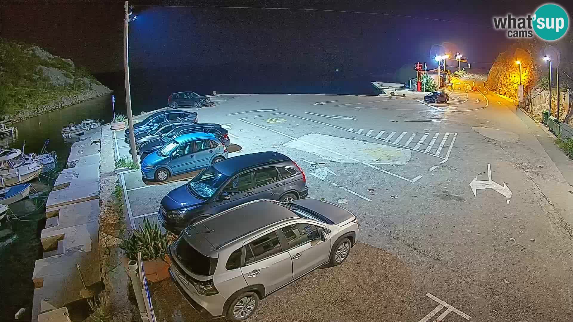 Spletna kamera trajektno pristanišče Prizna – proti otoku Pag