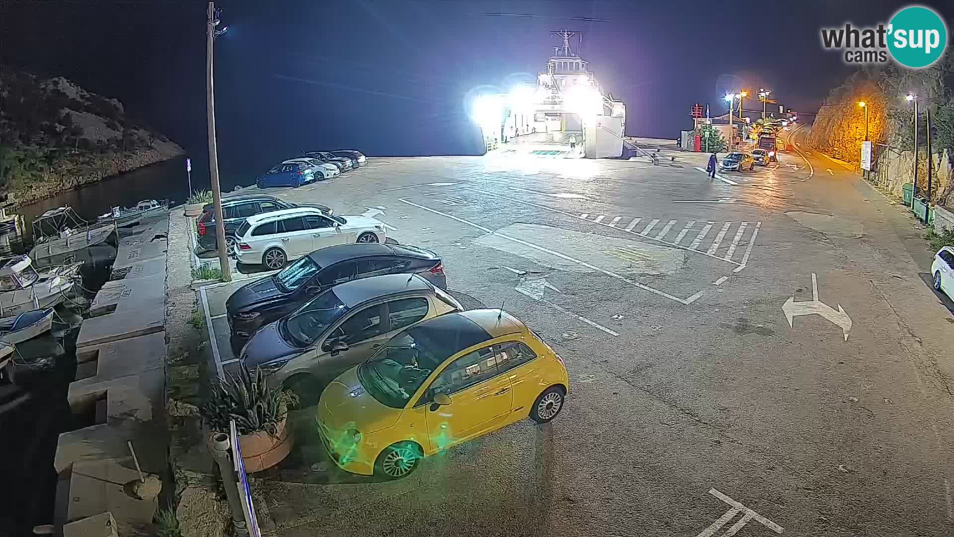 Spletna kamera trajektno pristanišče Prizna – proti otoku Pag