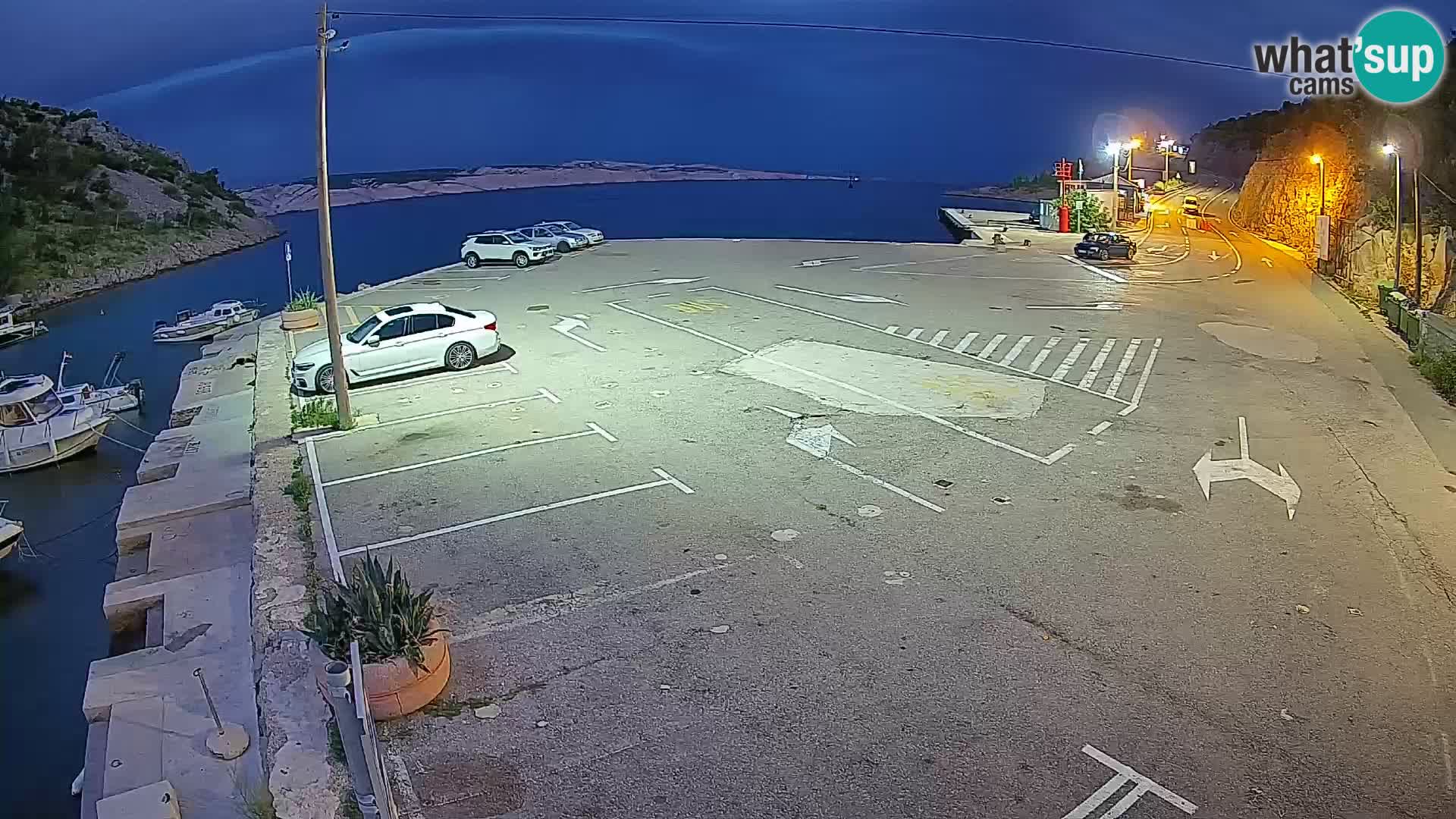 Webcam del puerto de ferris de Prizna – hacia la isla de Pag