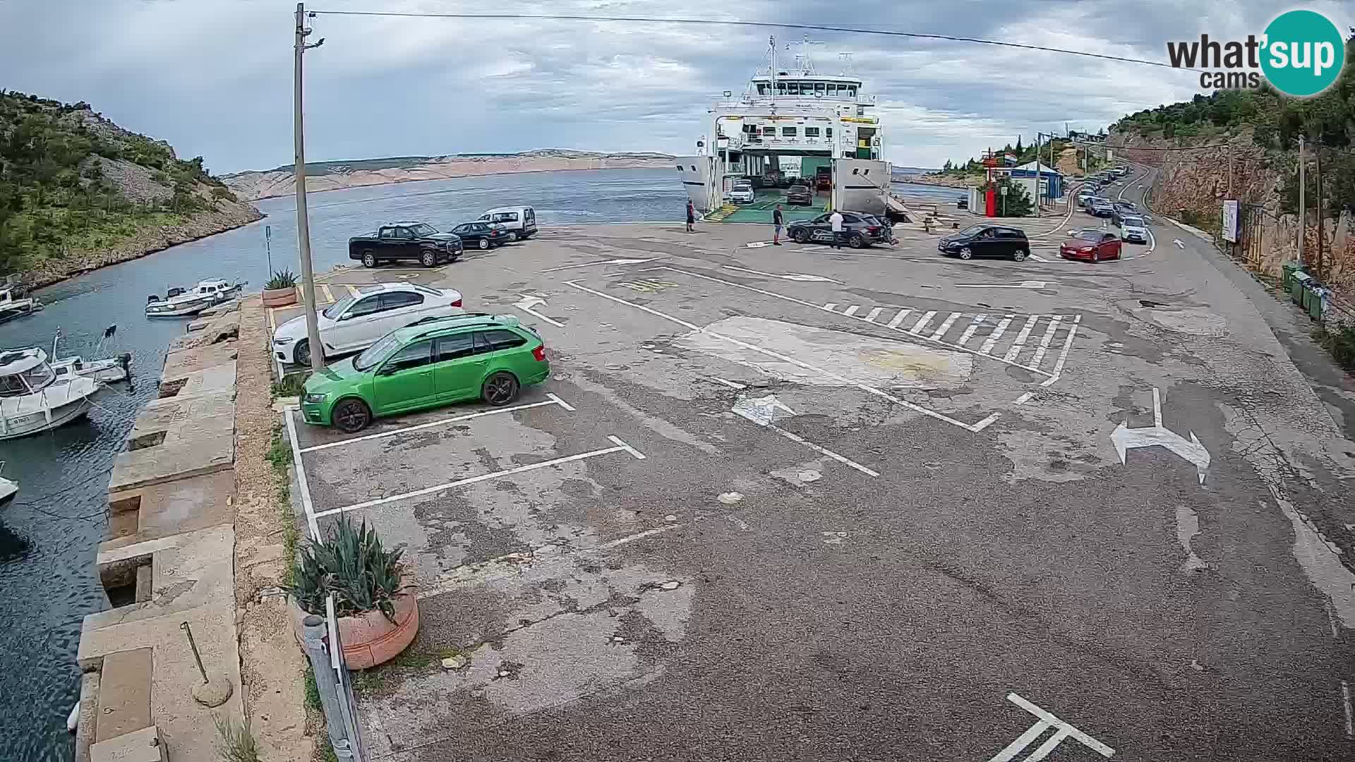 Spletna kamera trajektno pristanišče Prizna – proti otoku Pag