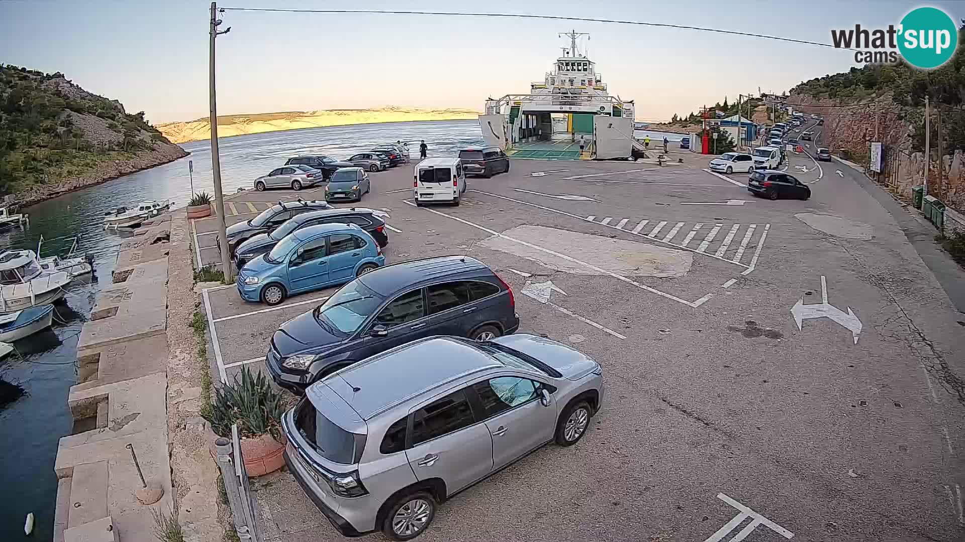 Webcam del puerto de ferris de Prizna – hacia la isla de Pag
