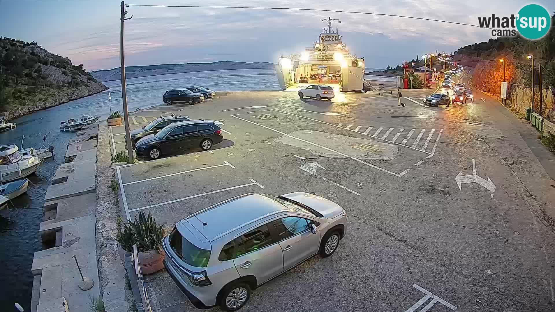 Webcam del puerto de ferris de Prizna – hacia la isla de Pag