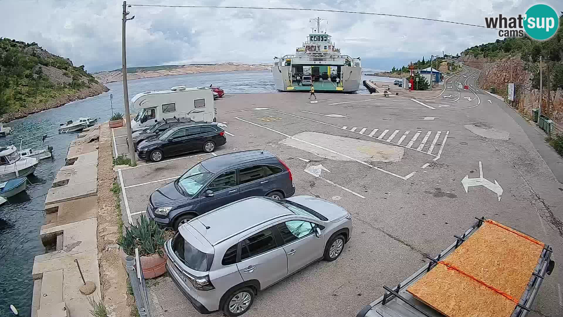 Webcam del puerto de ferris de Prizna – hacia la isla de Pag
