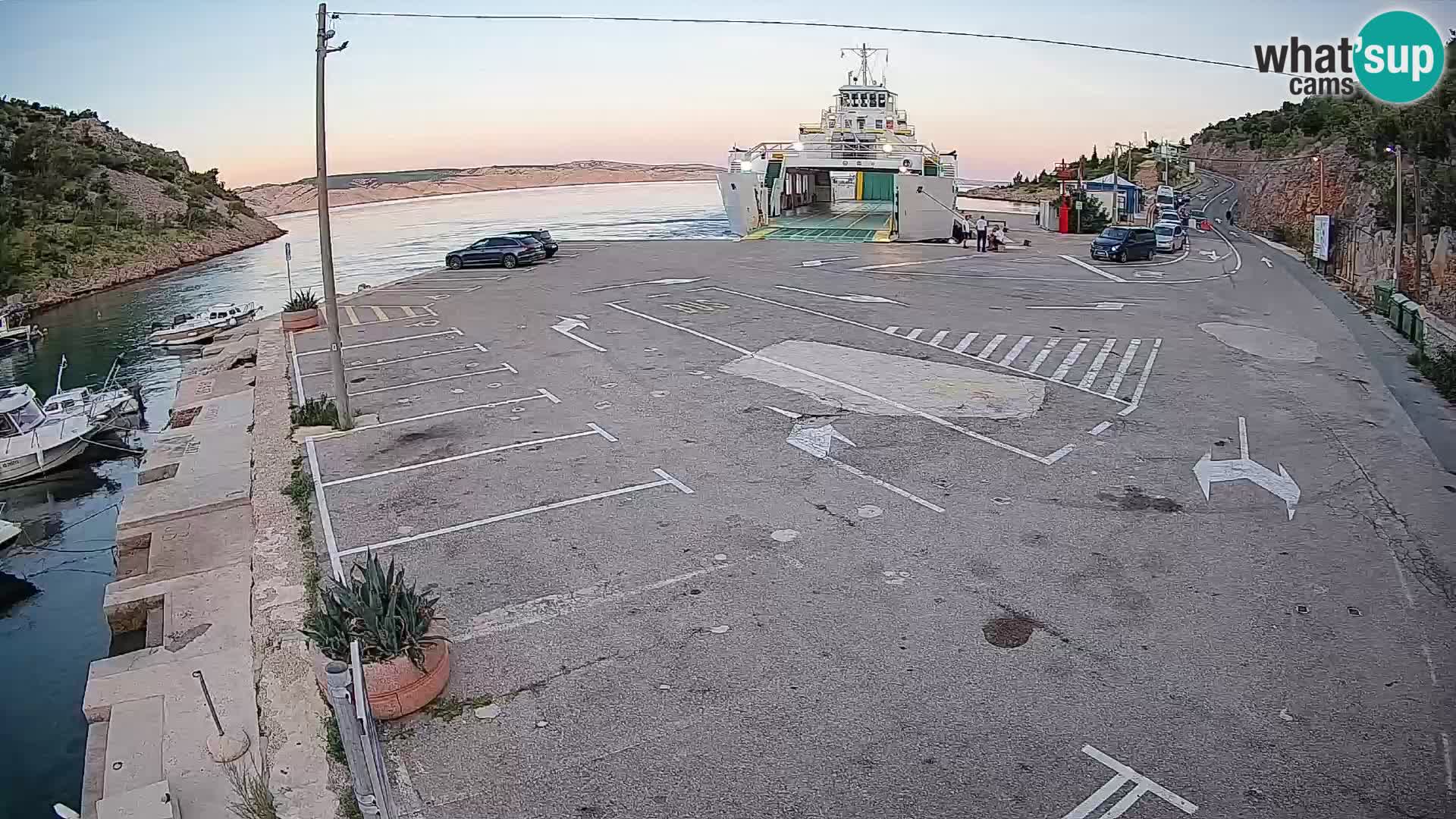 Webcam del puerto de ferris de Prizna – hacia la isla de Pag