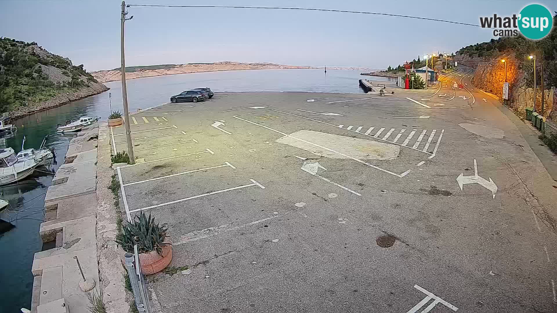 Webcam del puerto de ferris de Prizna – hacia la isla de Pag