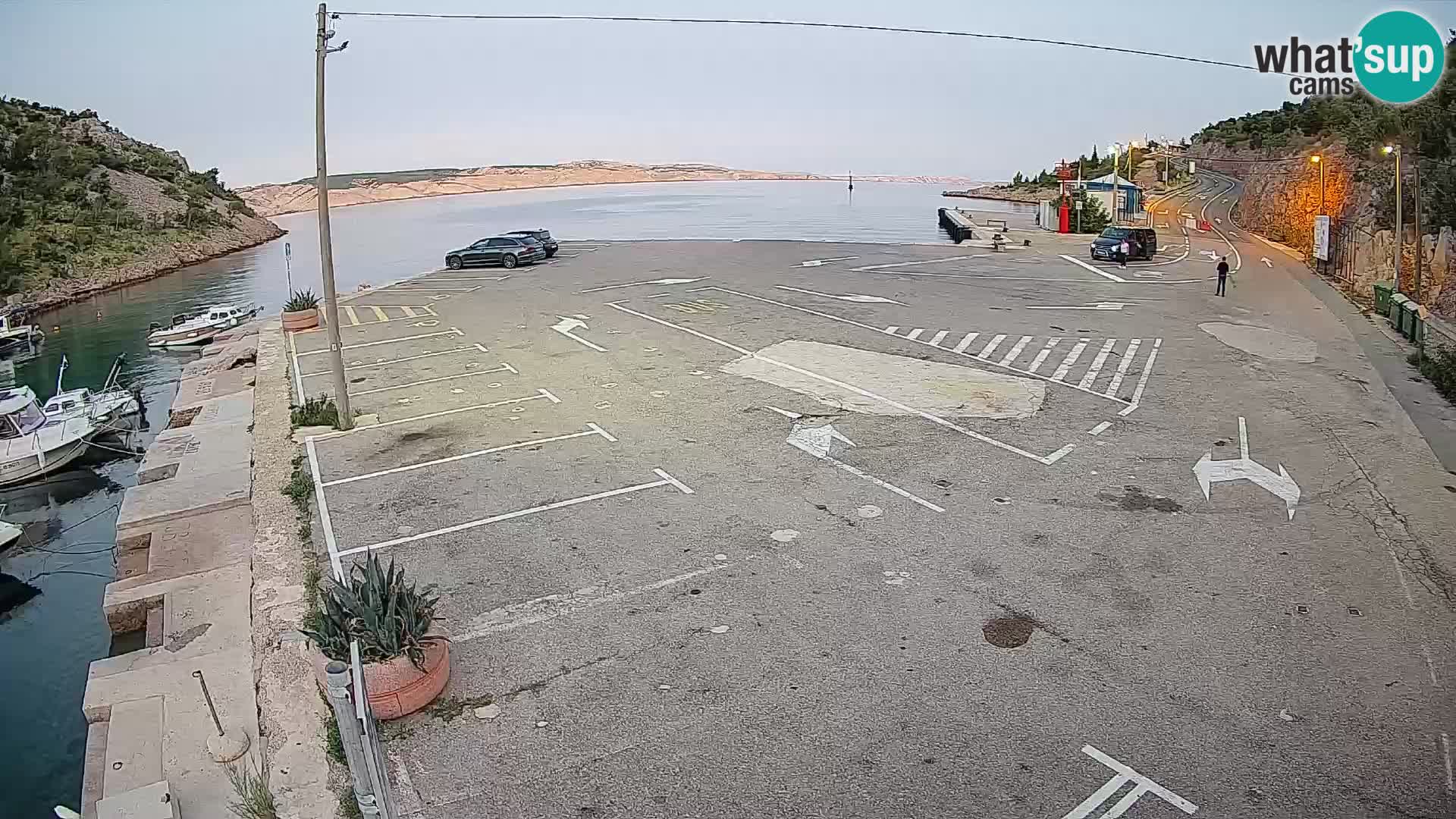 Webcam del puerto de ferris de Prizna – hacia la isla de Pag