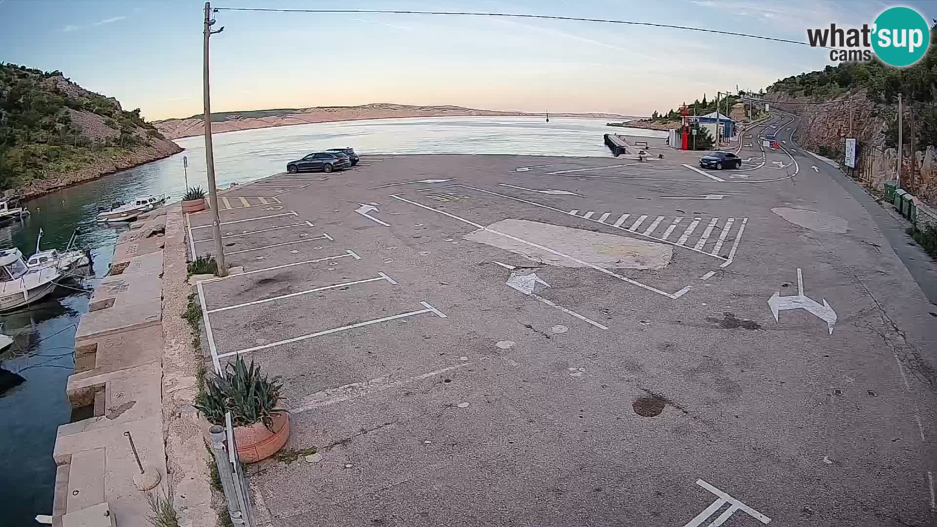 Webcam del puerto de ferris de Prizna – hacia la isla de Pag