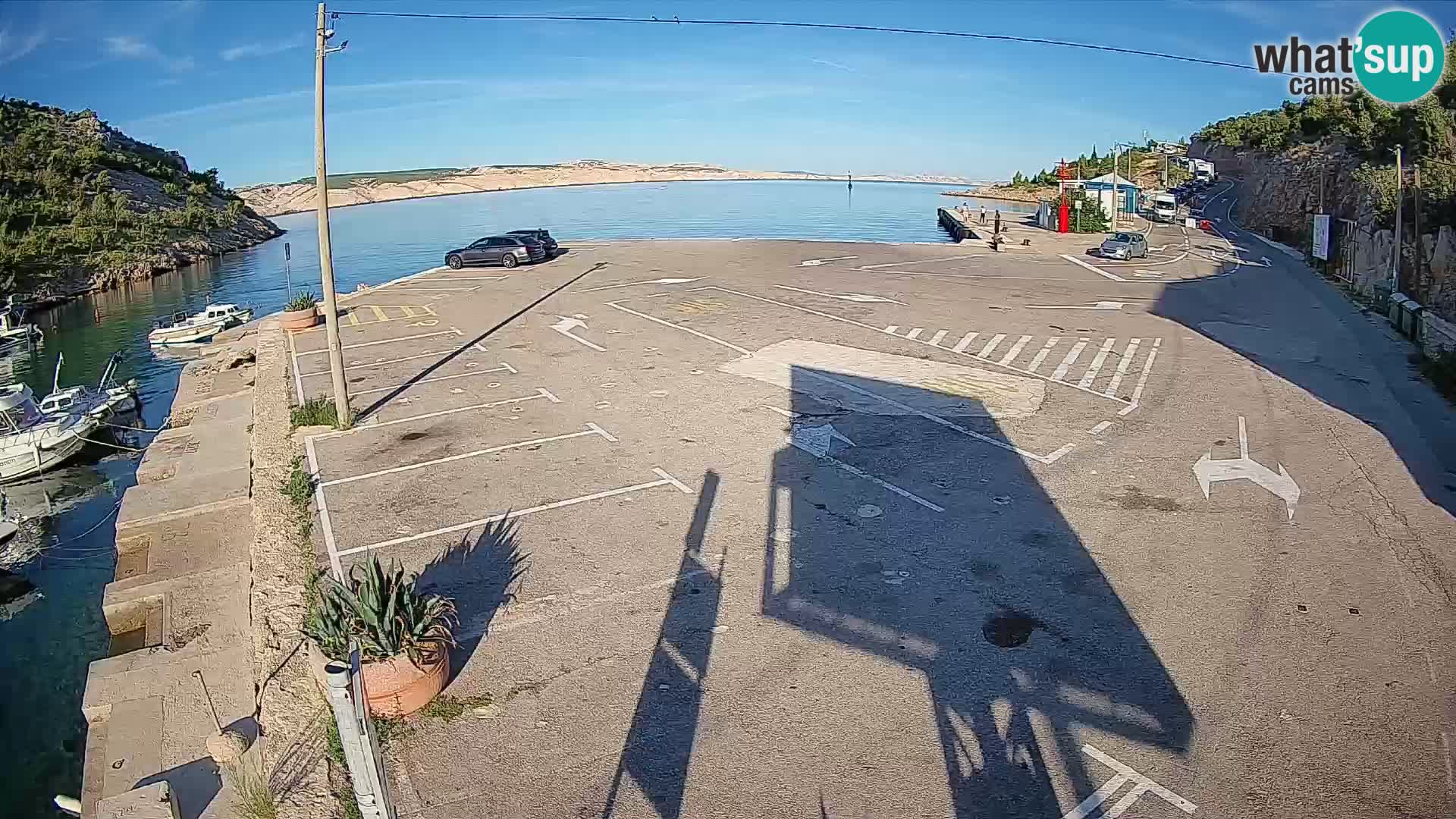 Webcam del puerto de ferris de Prizna – hacia la isla de Pag