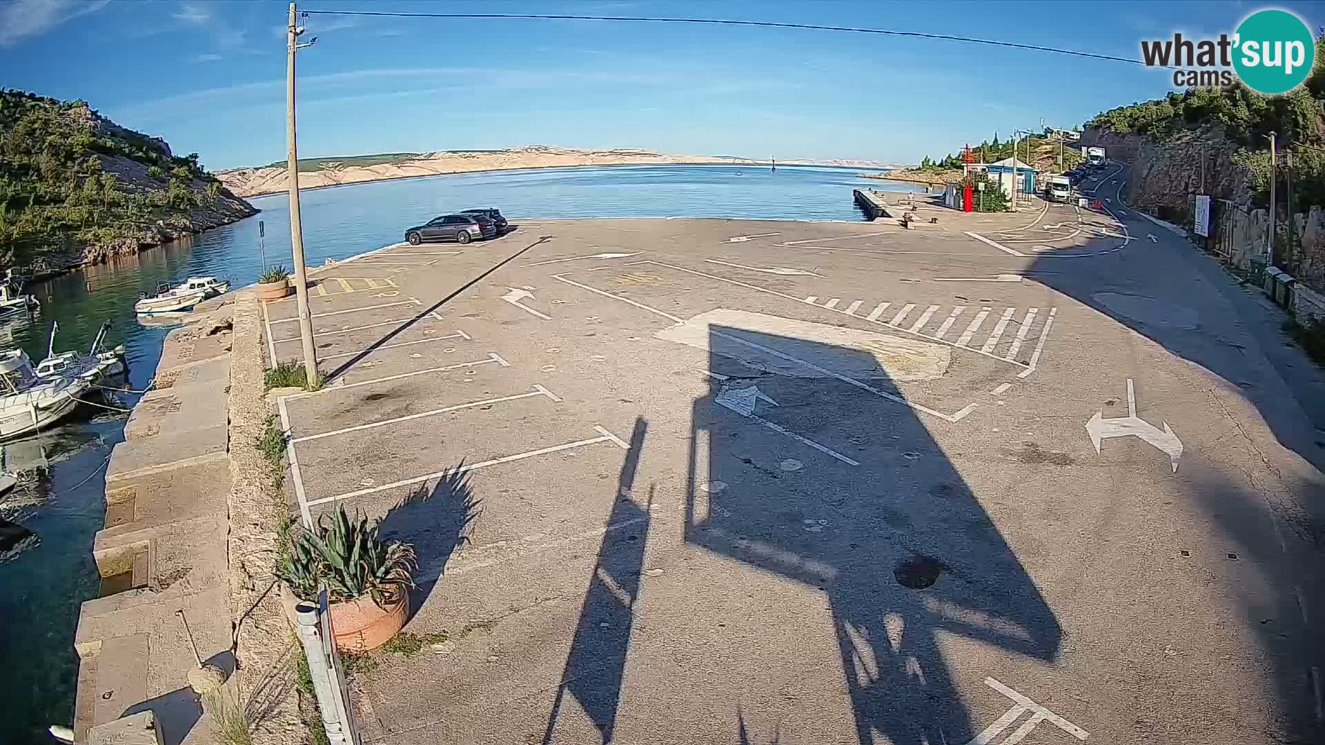 Webcam del puerto de ferris de Prizna – hacia la isla de Pag