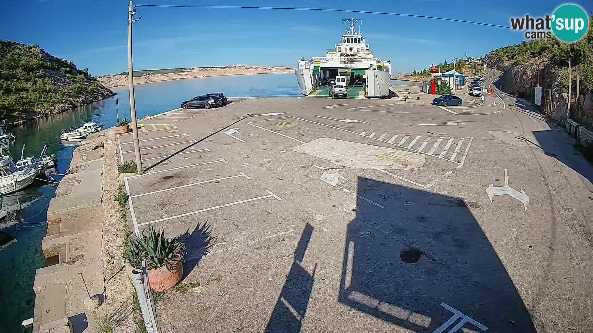 Webcam del puerto de ferris de Prizna – hacia la isla de Pag