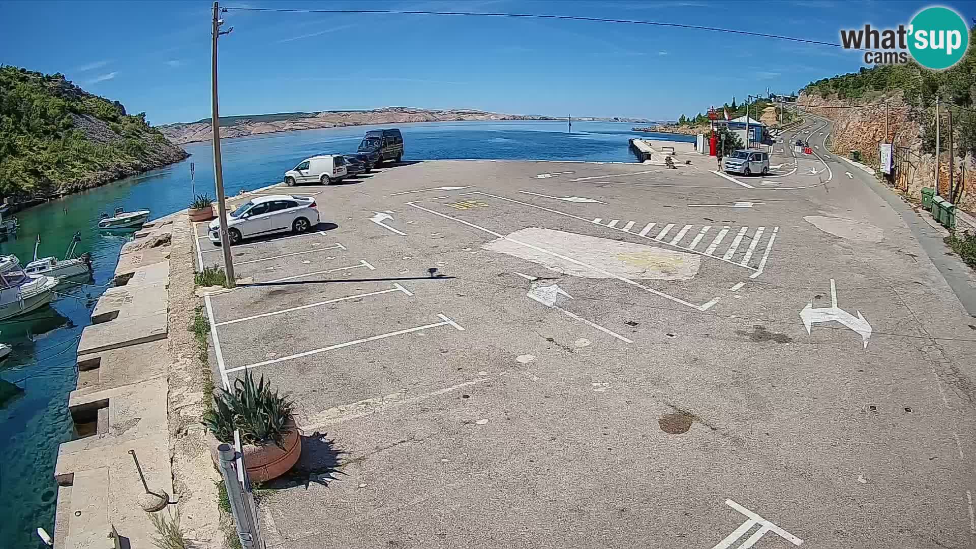 Spletna kamera trajektno pristanišče Prizna – proti otoku Pag