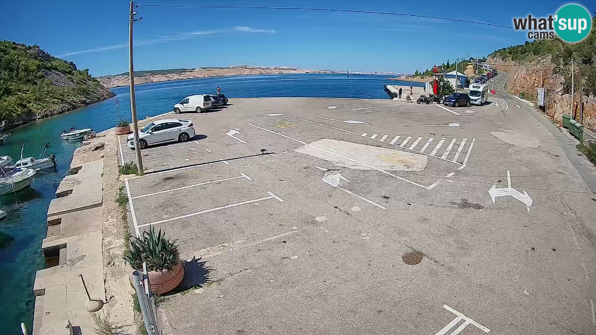 Spletna kamera trajektno pristanišče Prizna – proti otoku Pag