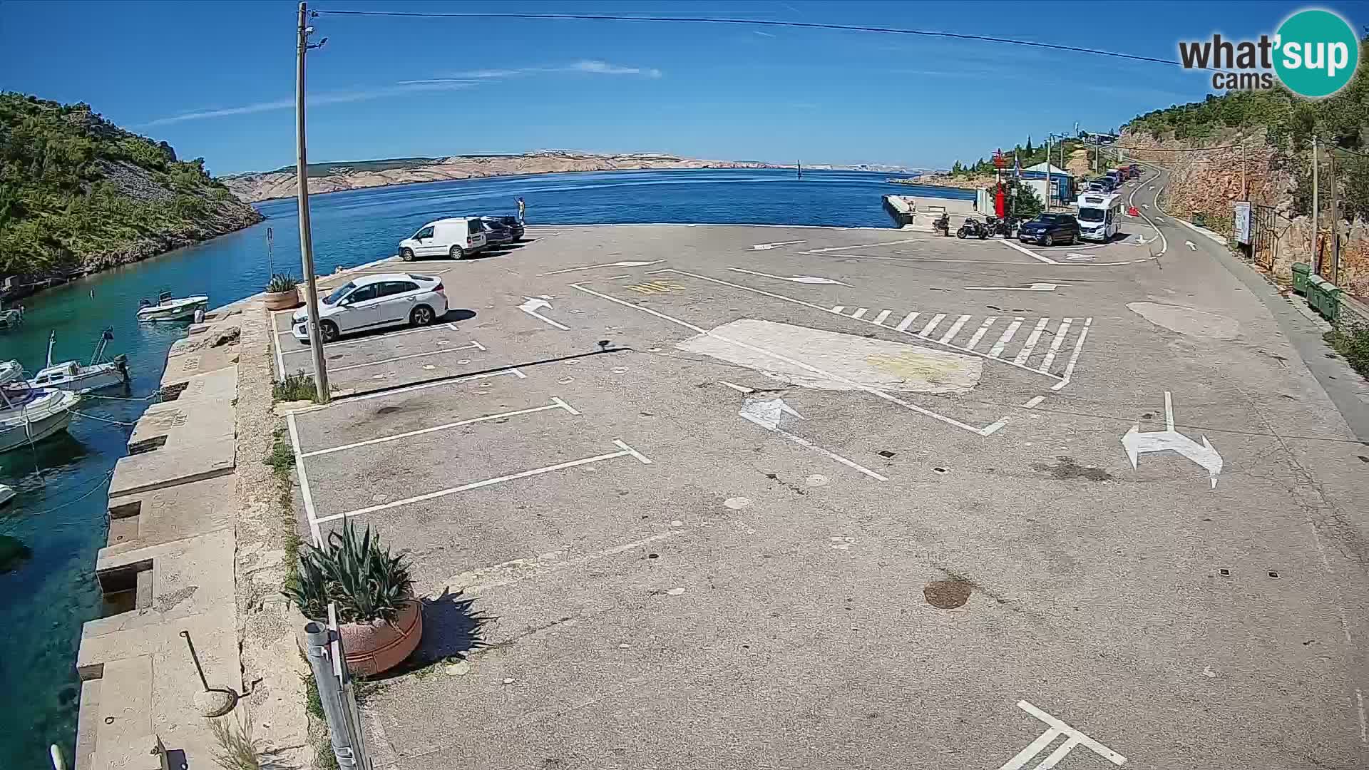 Spletna kamera trajektno pristanišče Prizna – proti otoku Pag