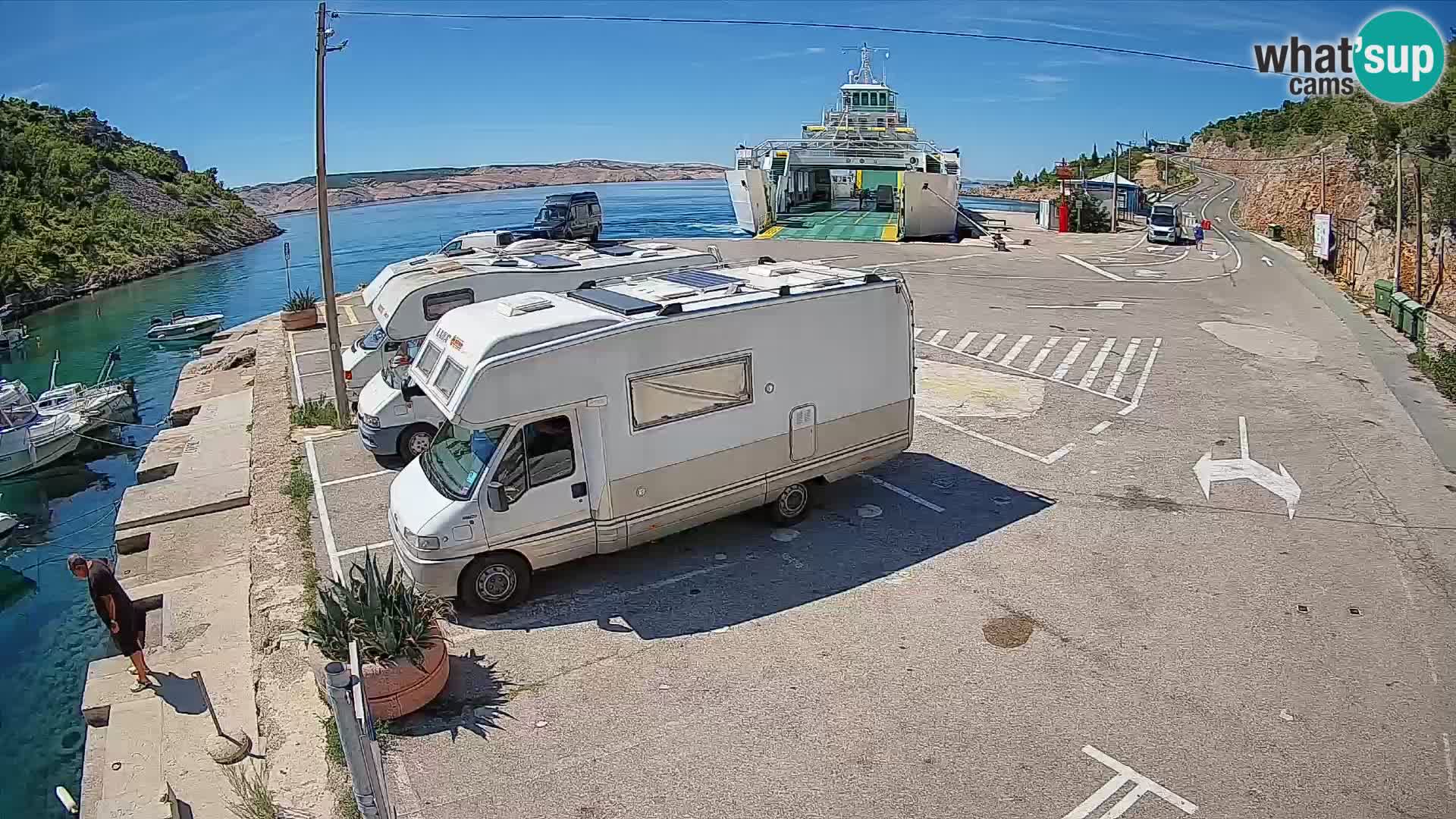 Webcam del puerto de ferris de Prizna – hacia la isla de Pag
