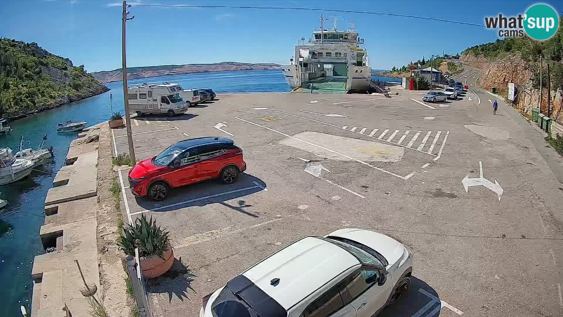 Spletna kamera trajektno pristanišče Prizna – proti otoku Pag