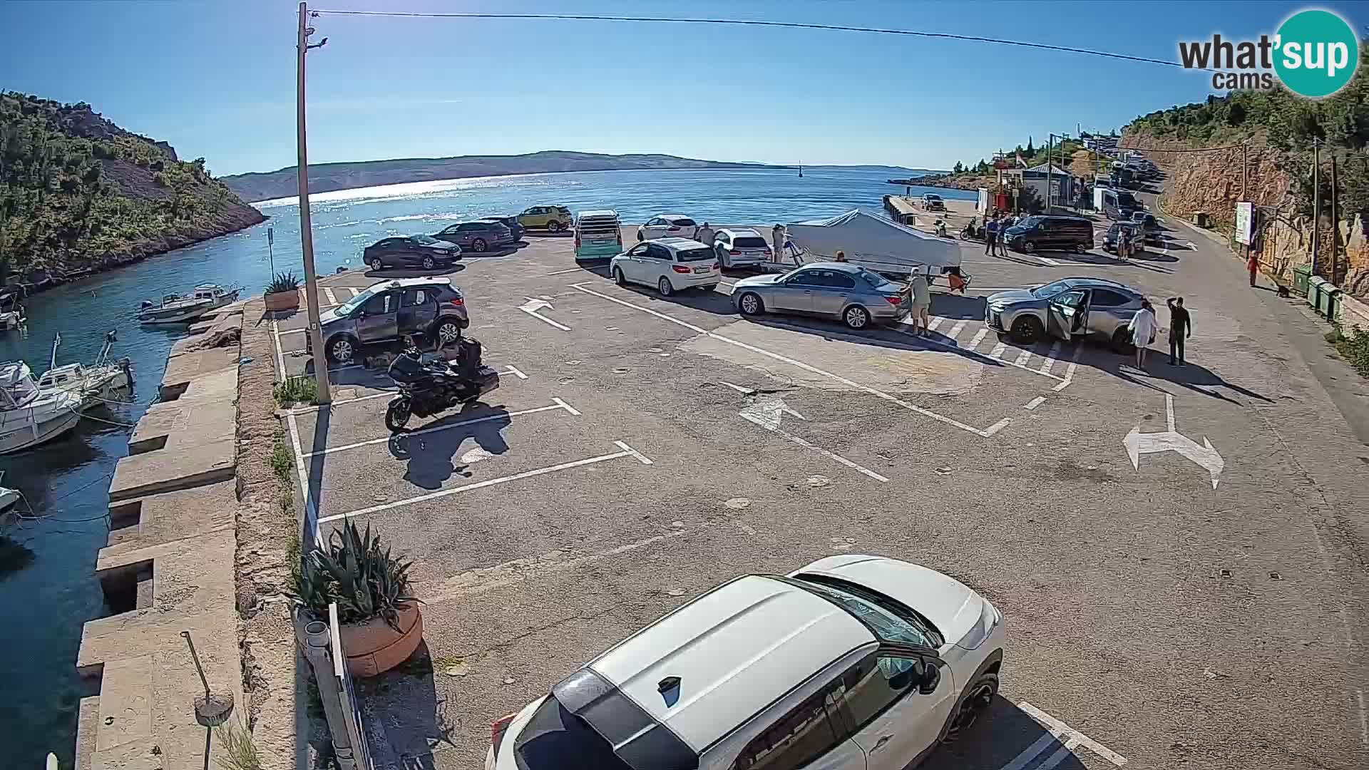 Spletna kamera trajektno pristanišče Prizna – proti otoku Pag
