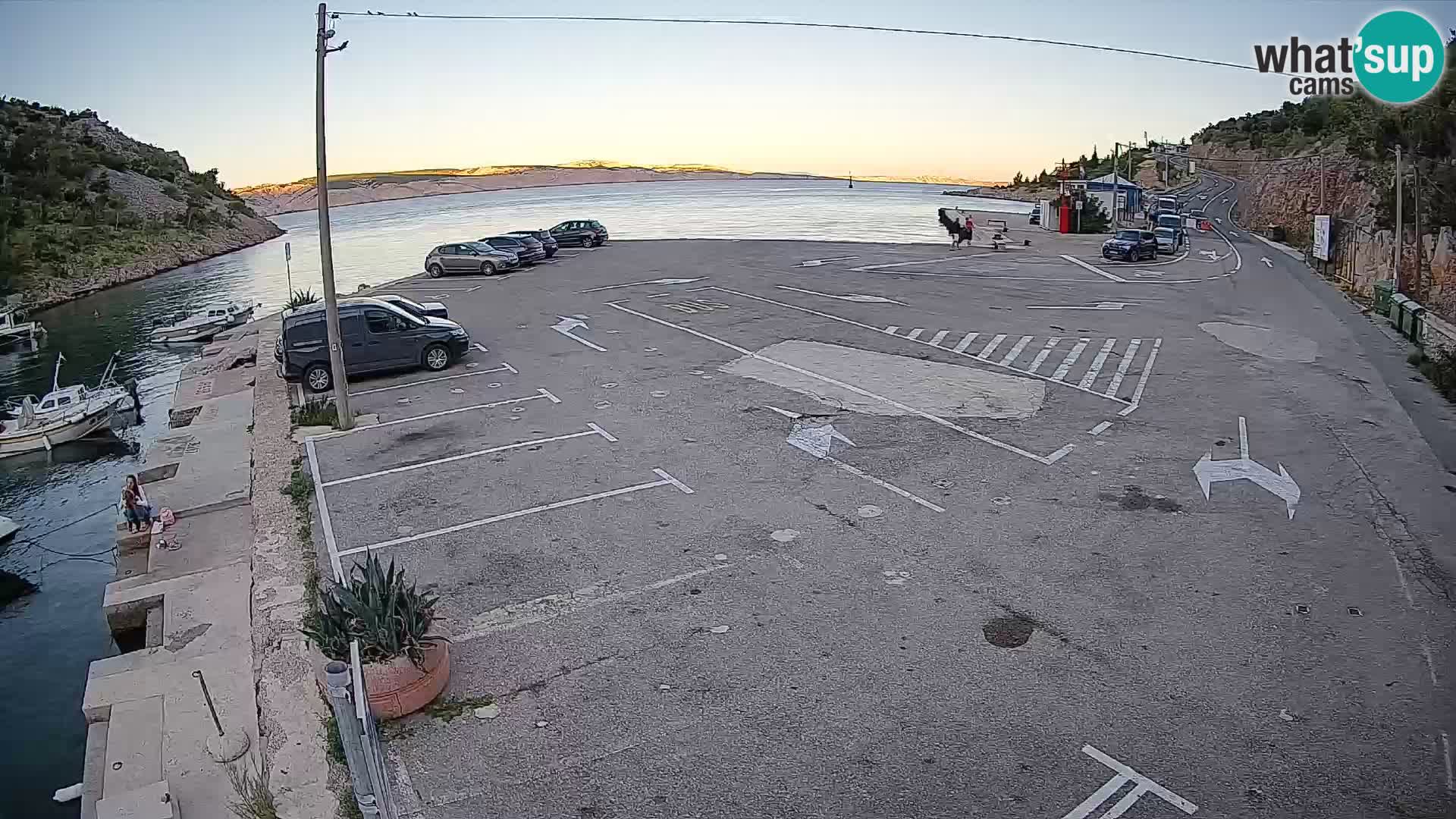 Webcam del puerto de ferris de Prizna – hacia la isla de Pag