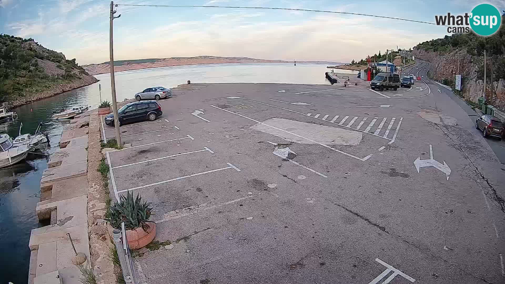 Webcam del puerto de ferris de Prizna – hacia la isla de Pag