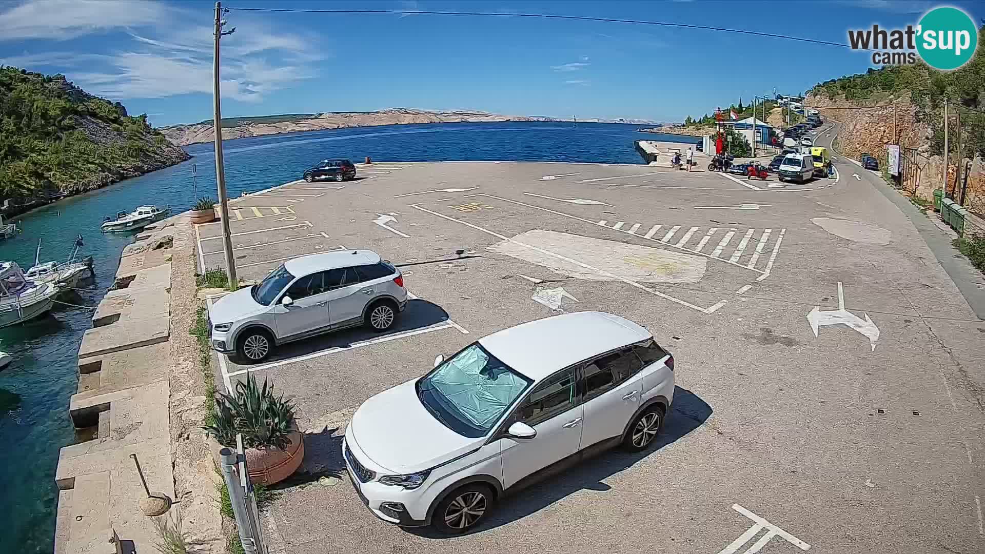 Spletna kamera trajektno pristanišče Prizna – proti otoku Pag