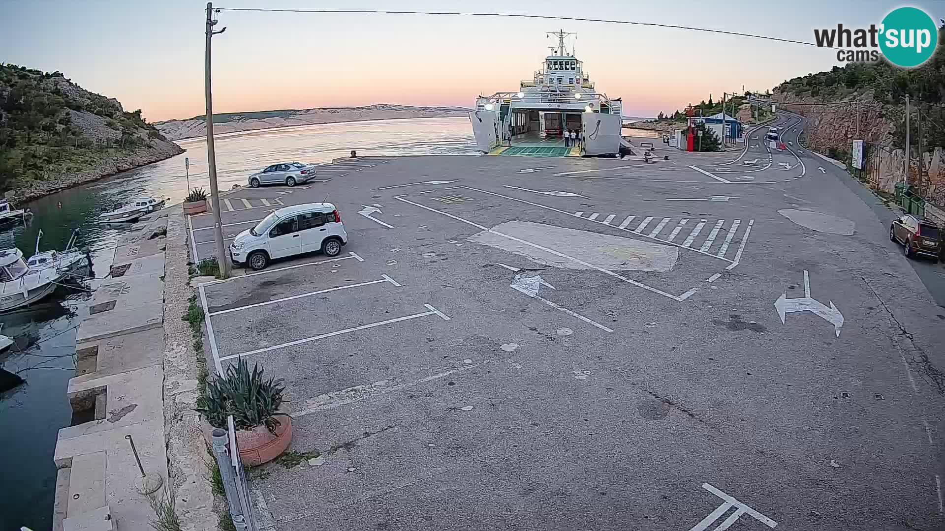Webcam del puerto de ferris de Prizna – hacia la isla de Pag