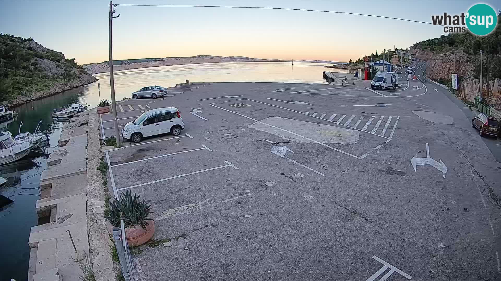 Webcam del puerto de ferris de Prizna – hacia la isla de Pag