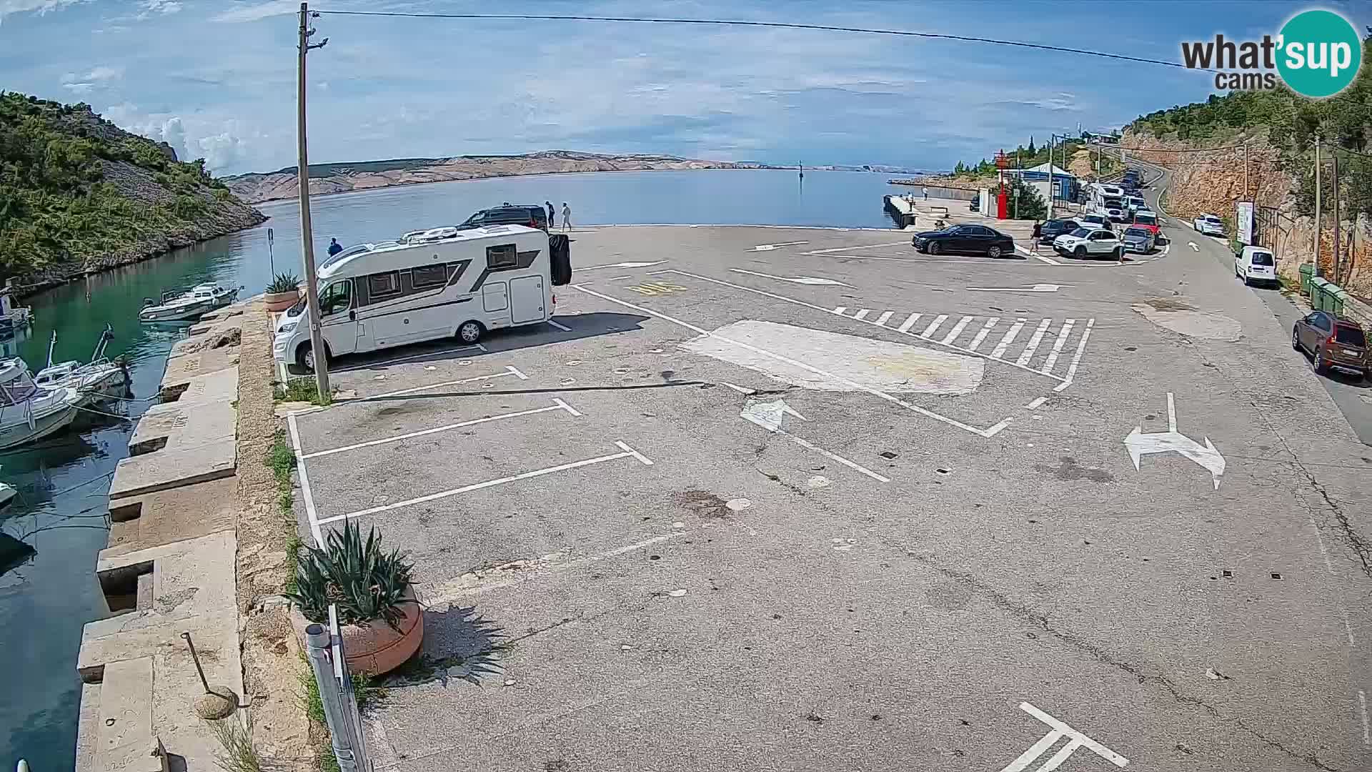 Spletna kamera trajektno pristanišče Prizna – proti otoku Pag