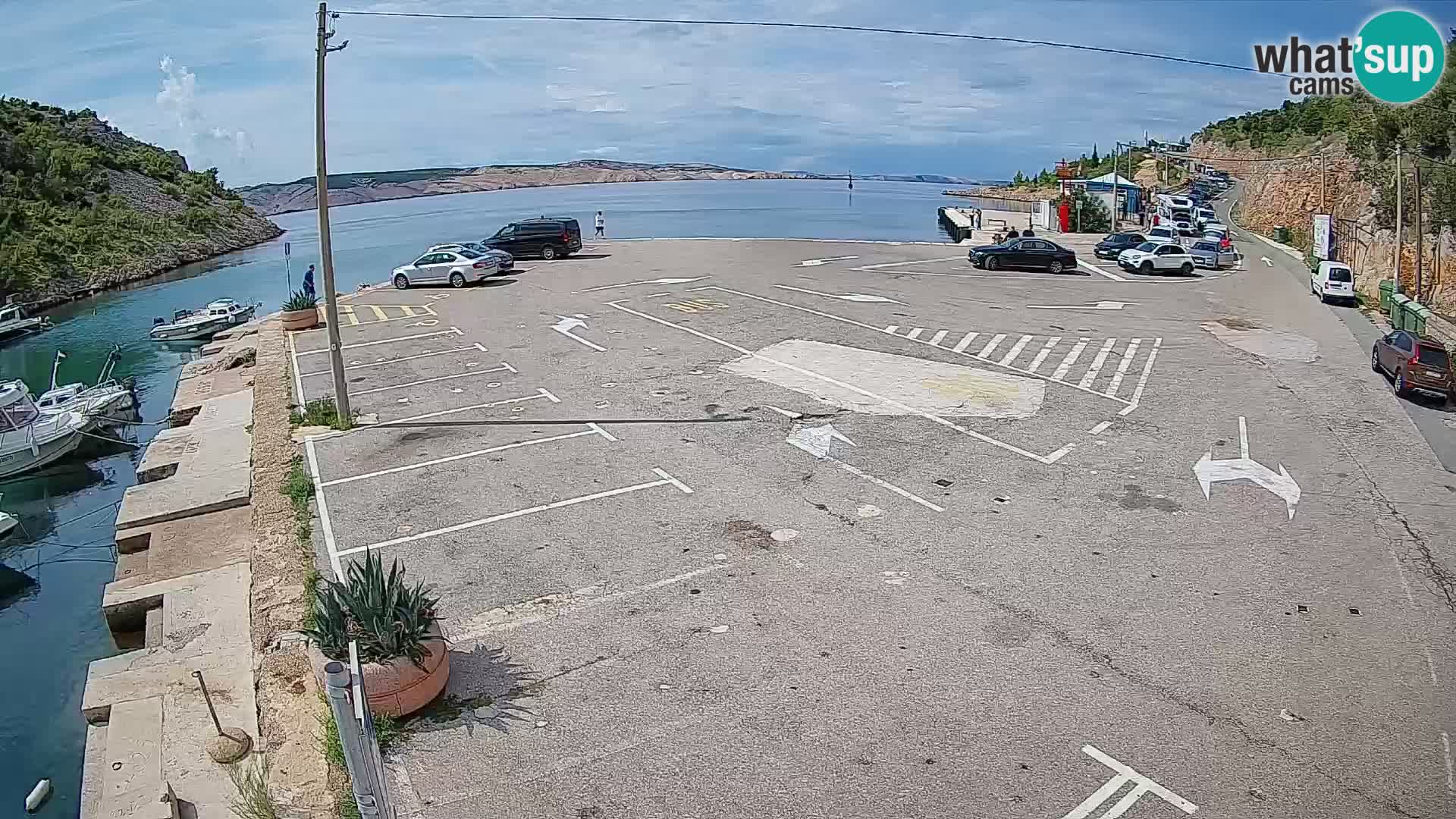 Spletna kamera trajektno pristanišče Prizna – proti otoku Pag