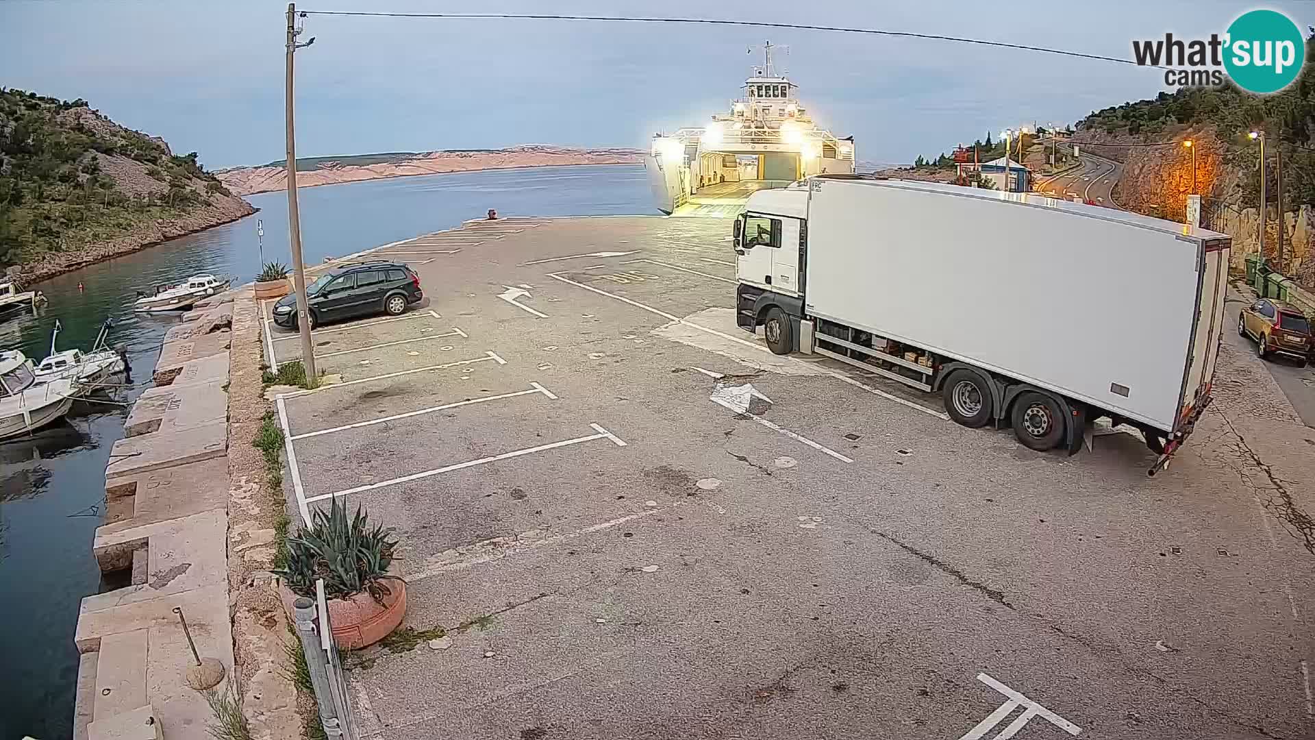 Webcam port de ferry de Prizna – vers l’île de Pag