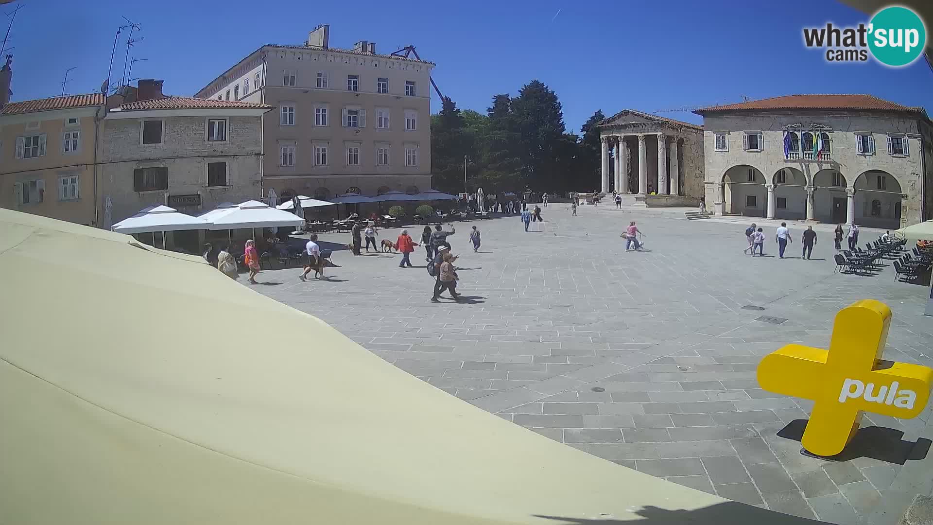 Pula – Live view of the Forum and the Tample of Augustus
