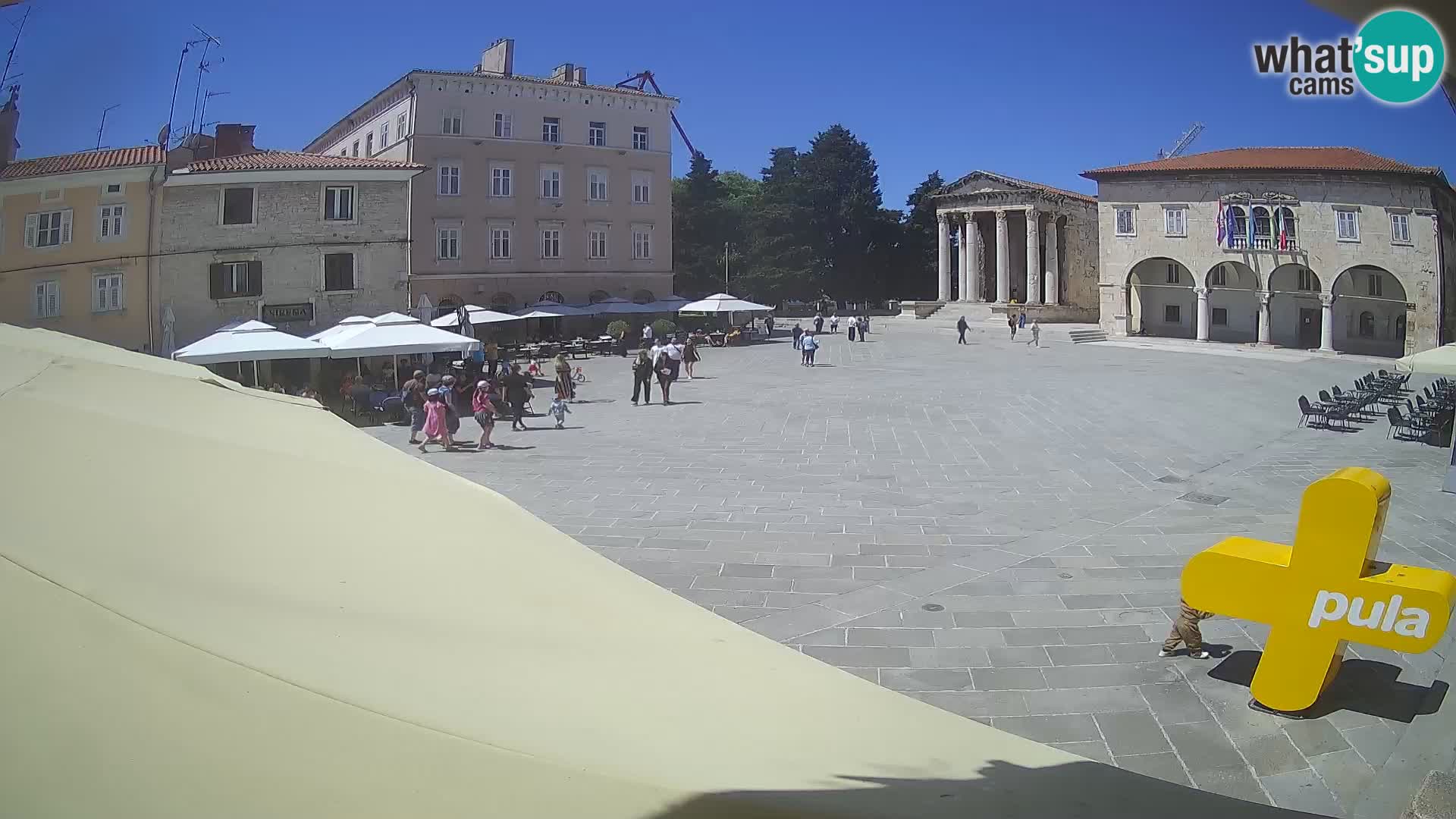Pula – Live view of the Forum and the Tample of Augustus