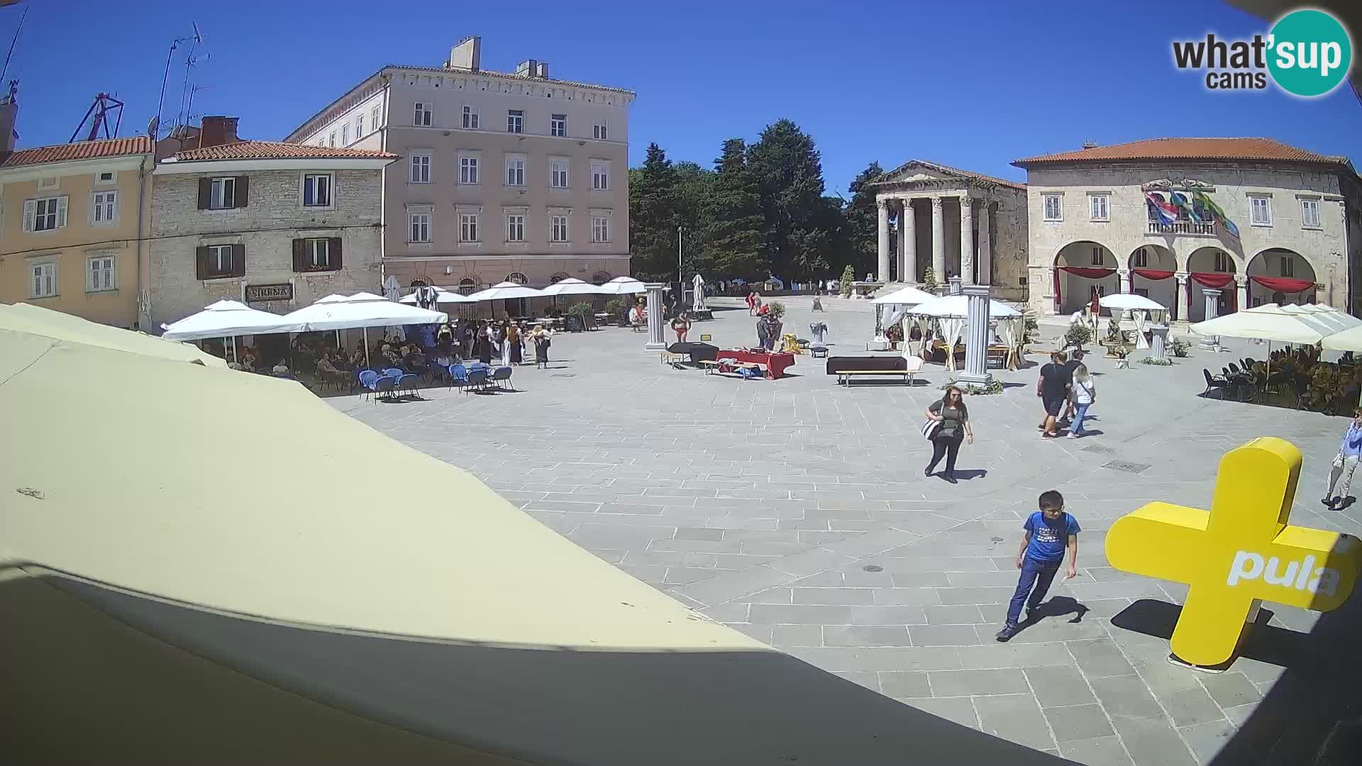 Pula – Live view of the Forum and the Tample of Augustus