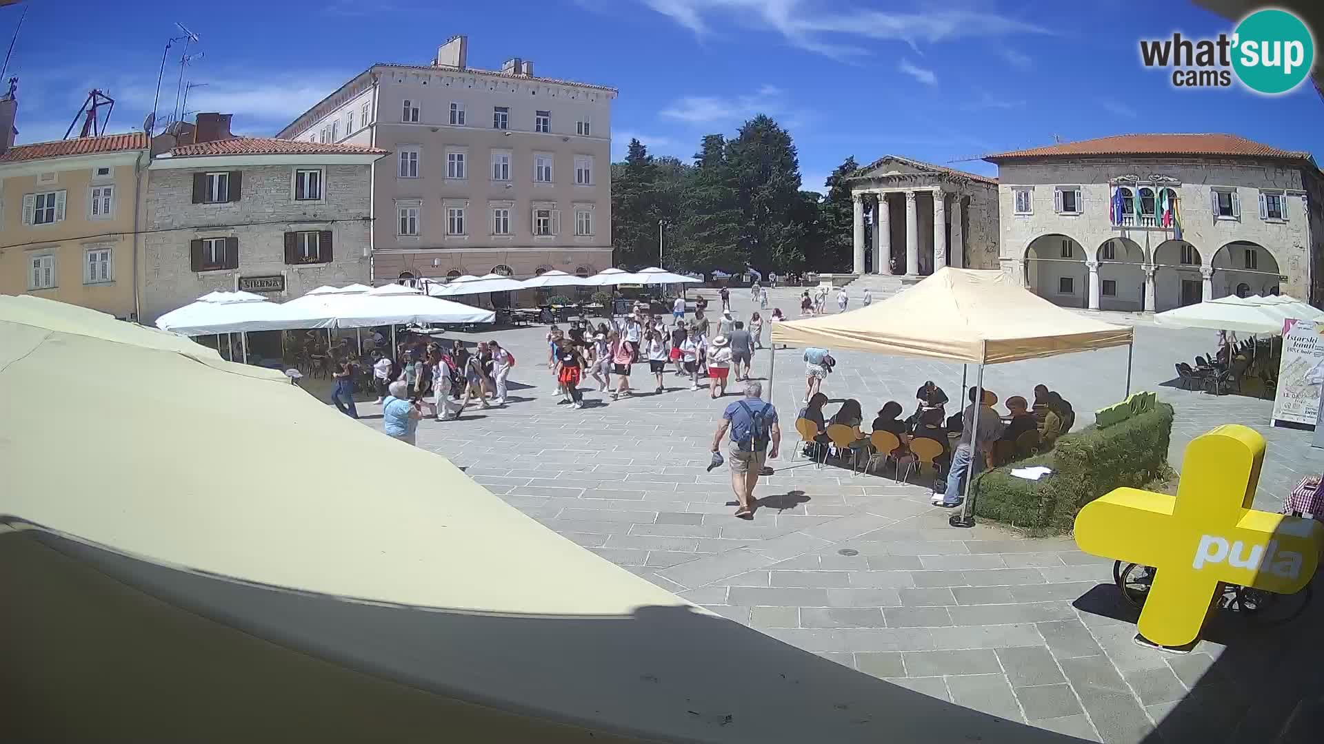 Pula – Live view of the Forum and the Tample of Augustus