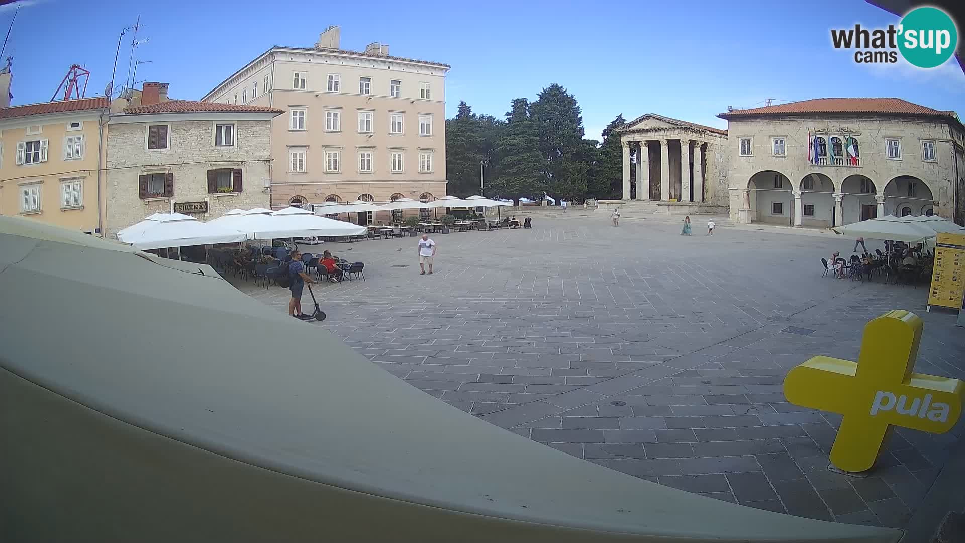 Pula – Live view of the Forum and the Tample of Augustus