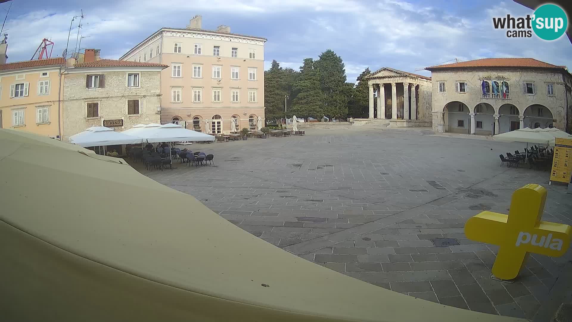 Pula – Live view of the Forum and the Tample of Augustus