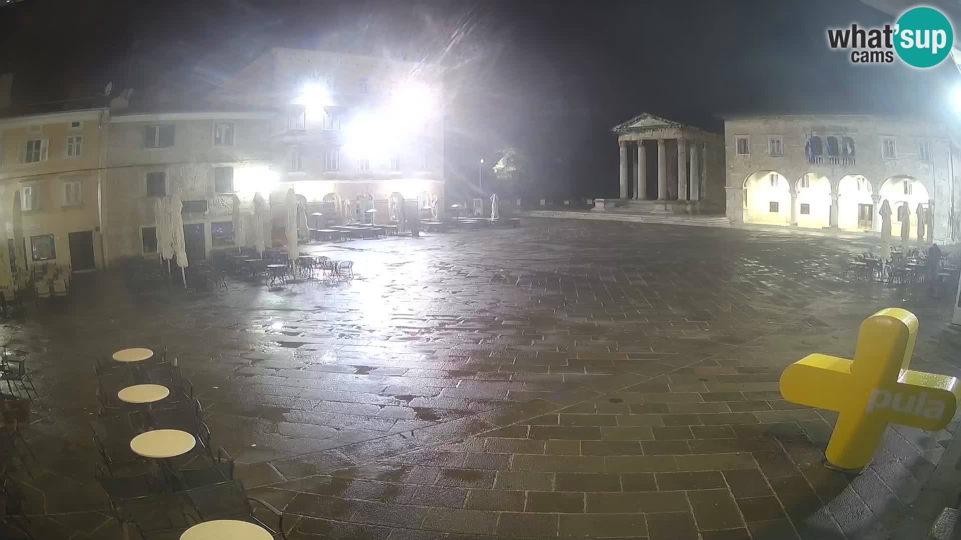 Pula – Live view of the Forum and the Tample of Augustus