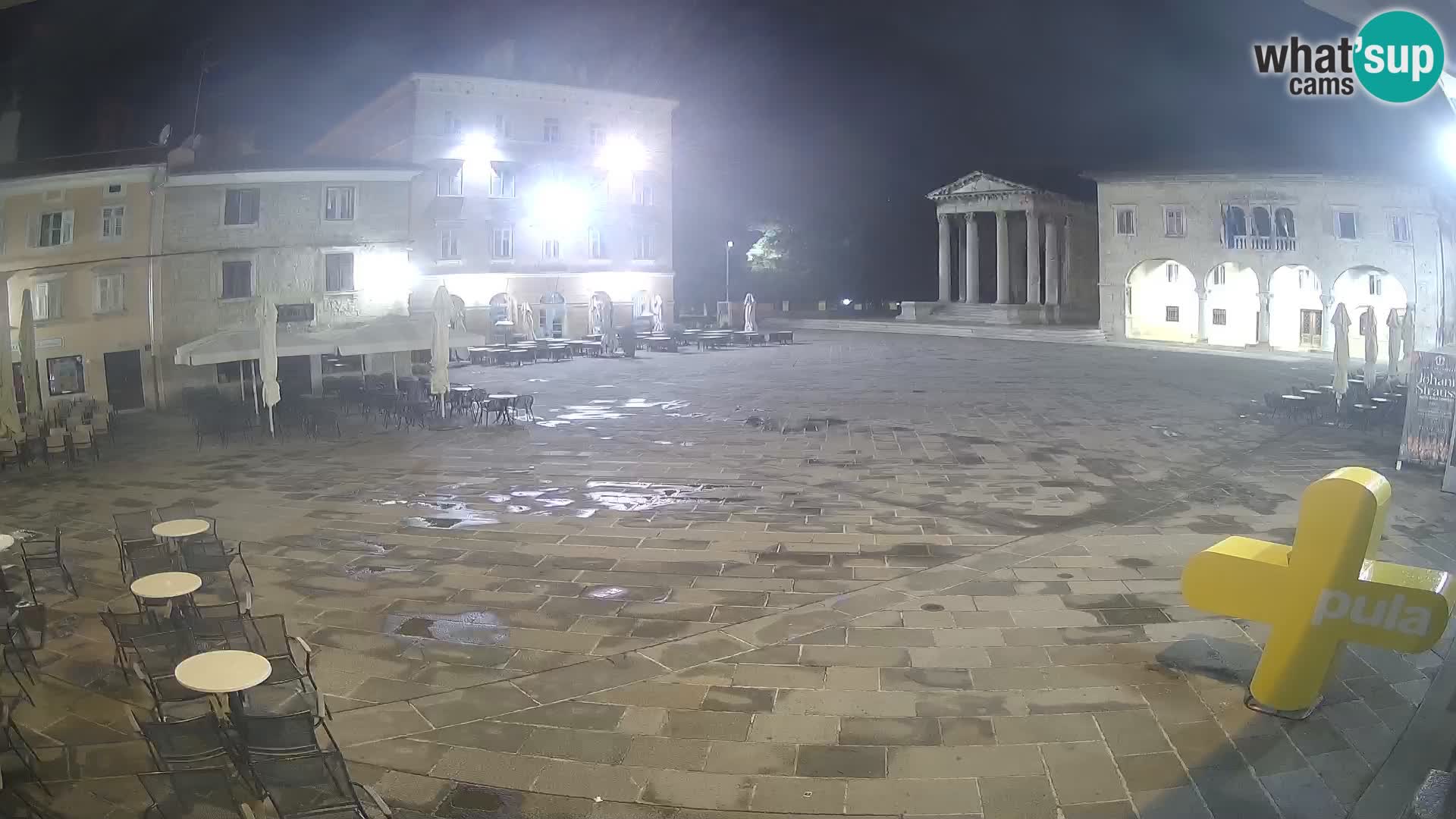 Pula – Live view of the Forum and the Tample of Augustus