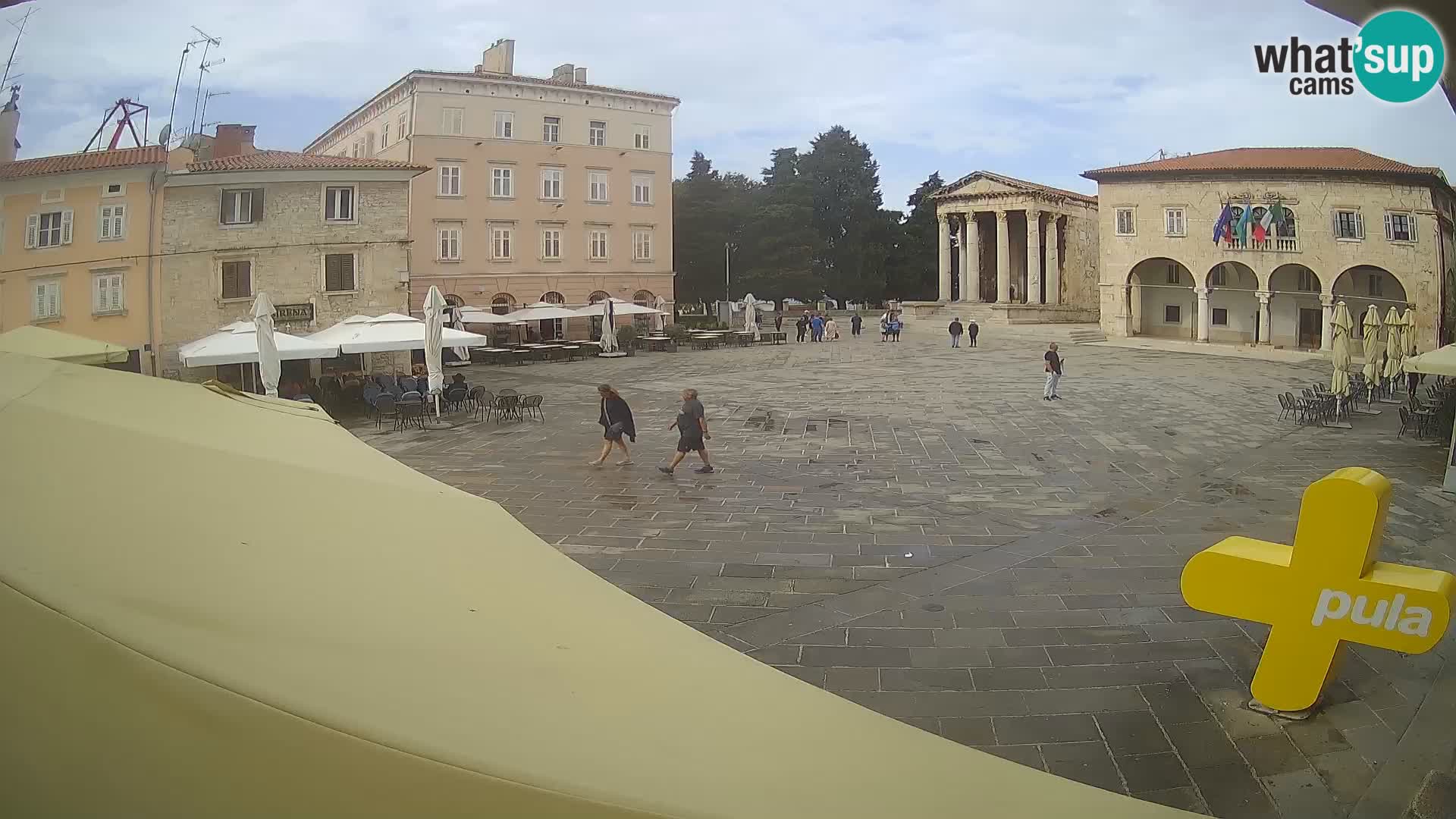 Pula – Live view of the Forum and the Tample of Augustus