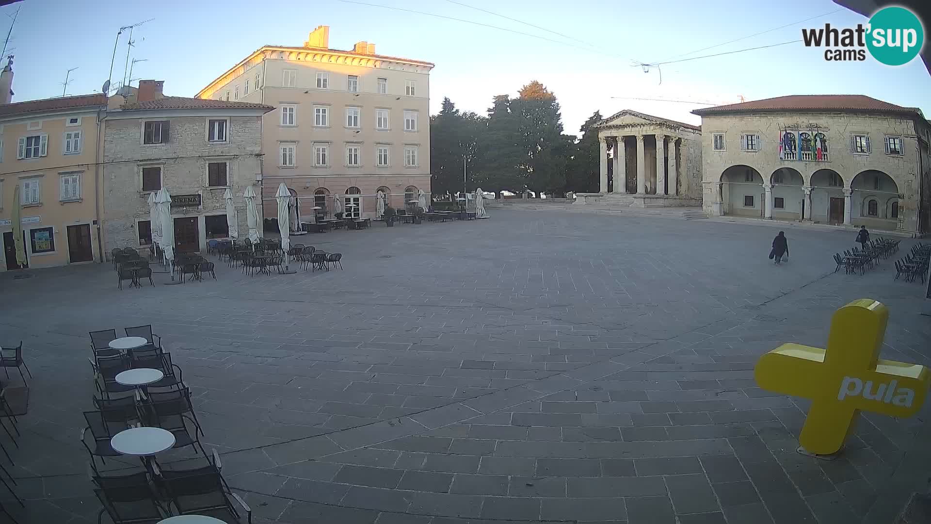 Pula – Live view of the Forum and the Tample of Augustus