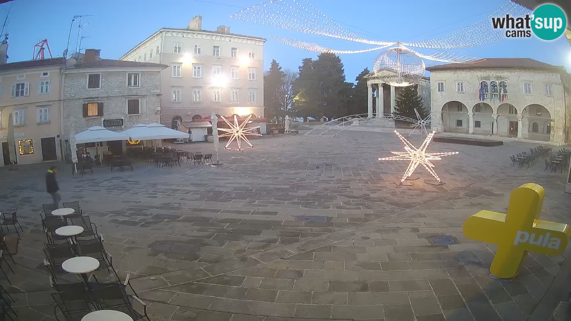 Pula – Live view of the Forum and the Tample of Augustus