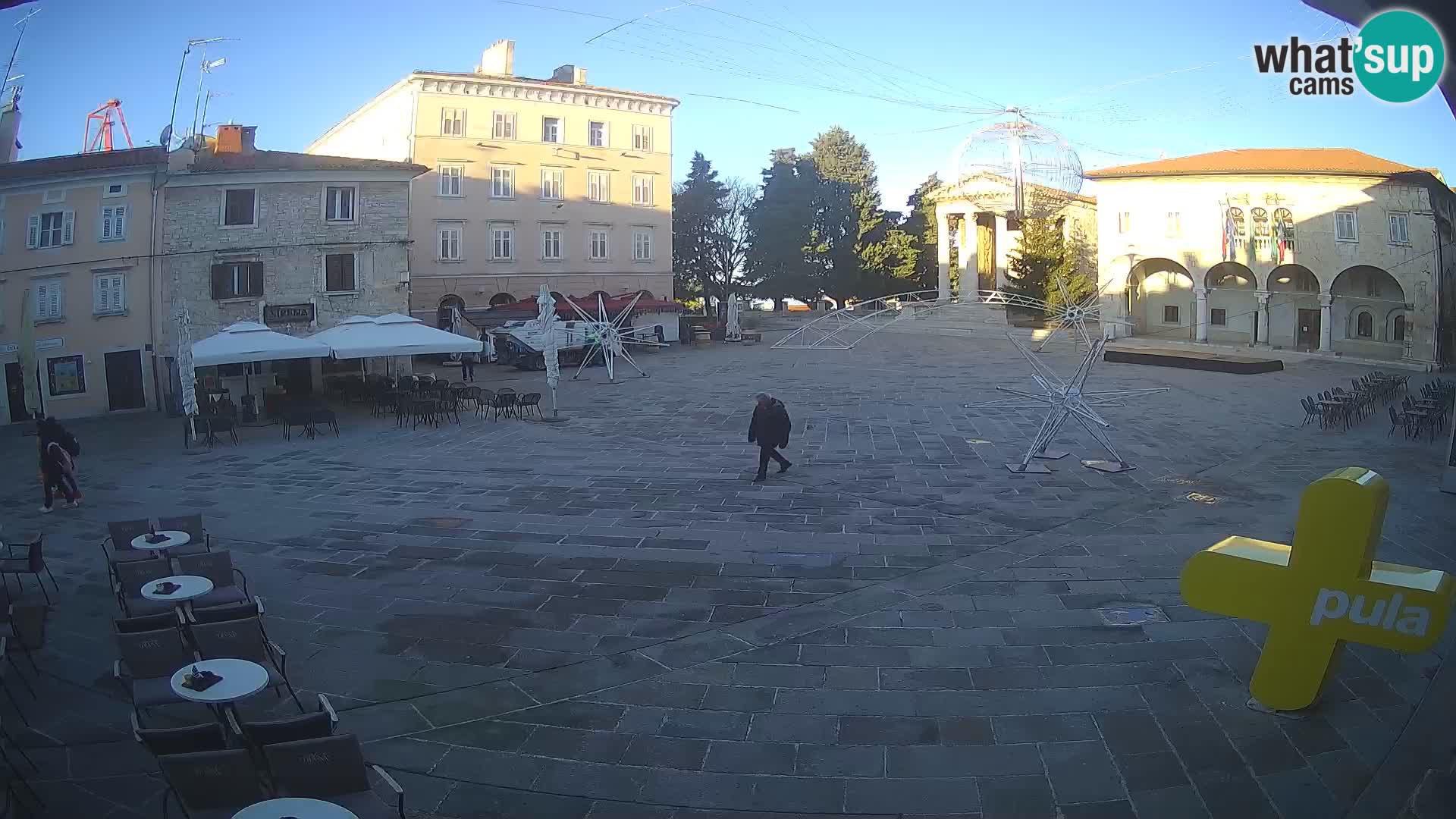 Pula – Live view of the Forum and the Tample of Augustus