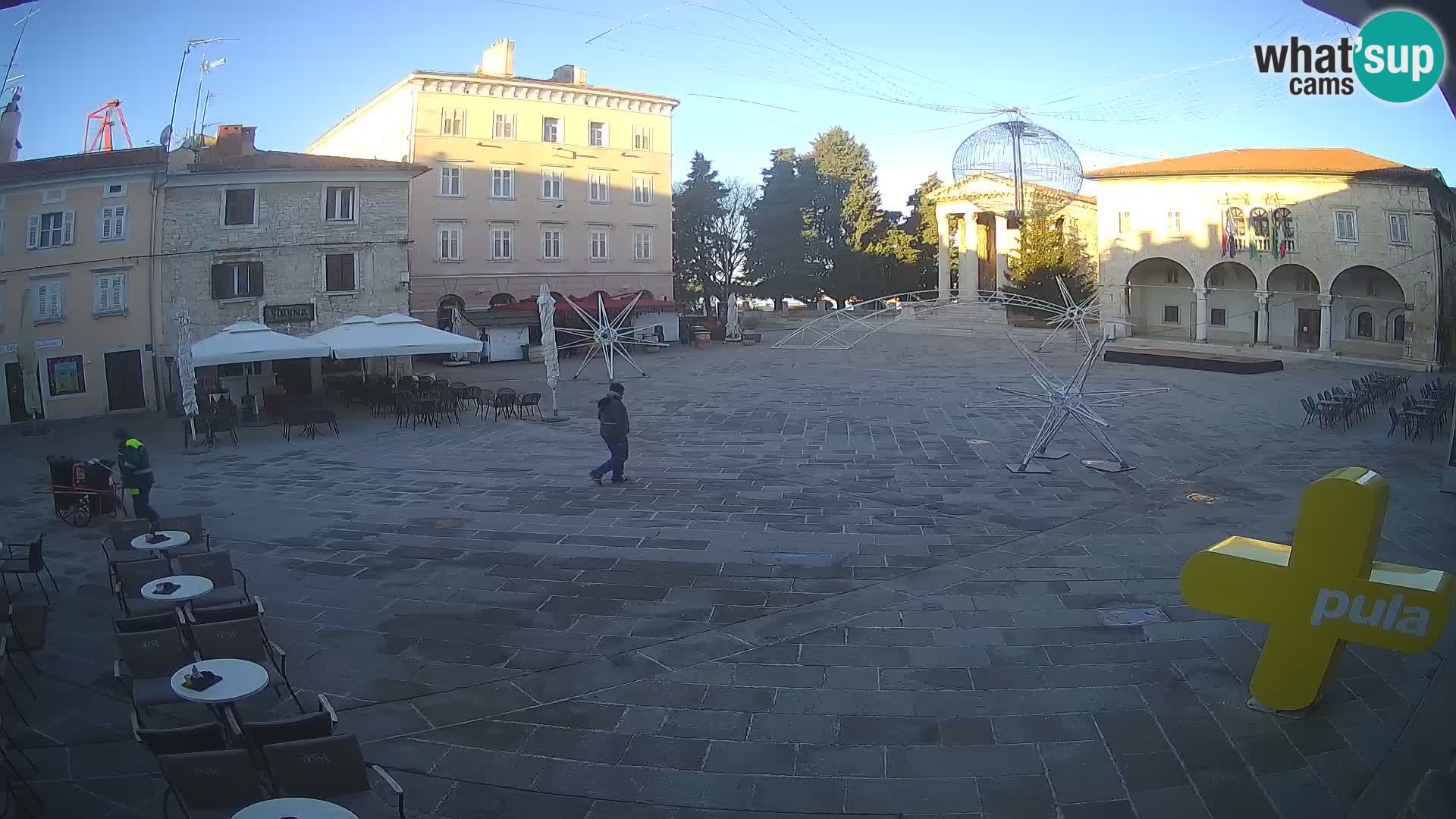 Pula – Live view of the Forum and the Tample of Augustus