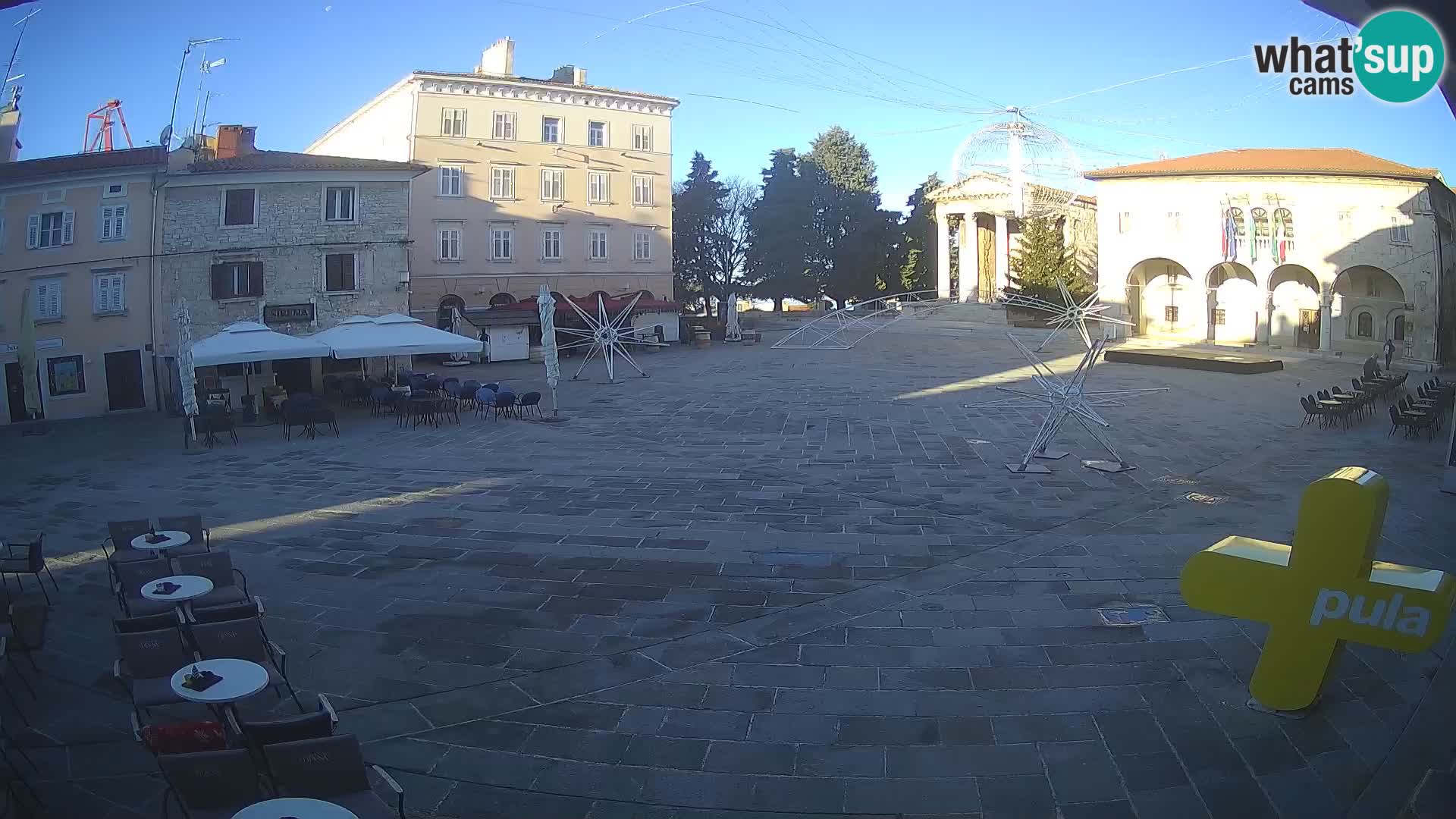 Pula – Live view of the Forum and the Tample of Augustus