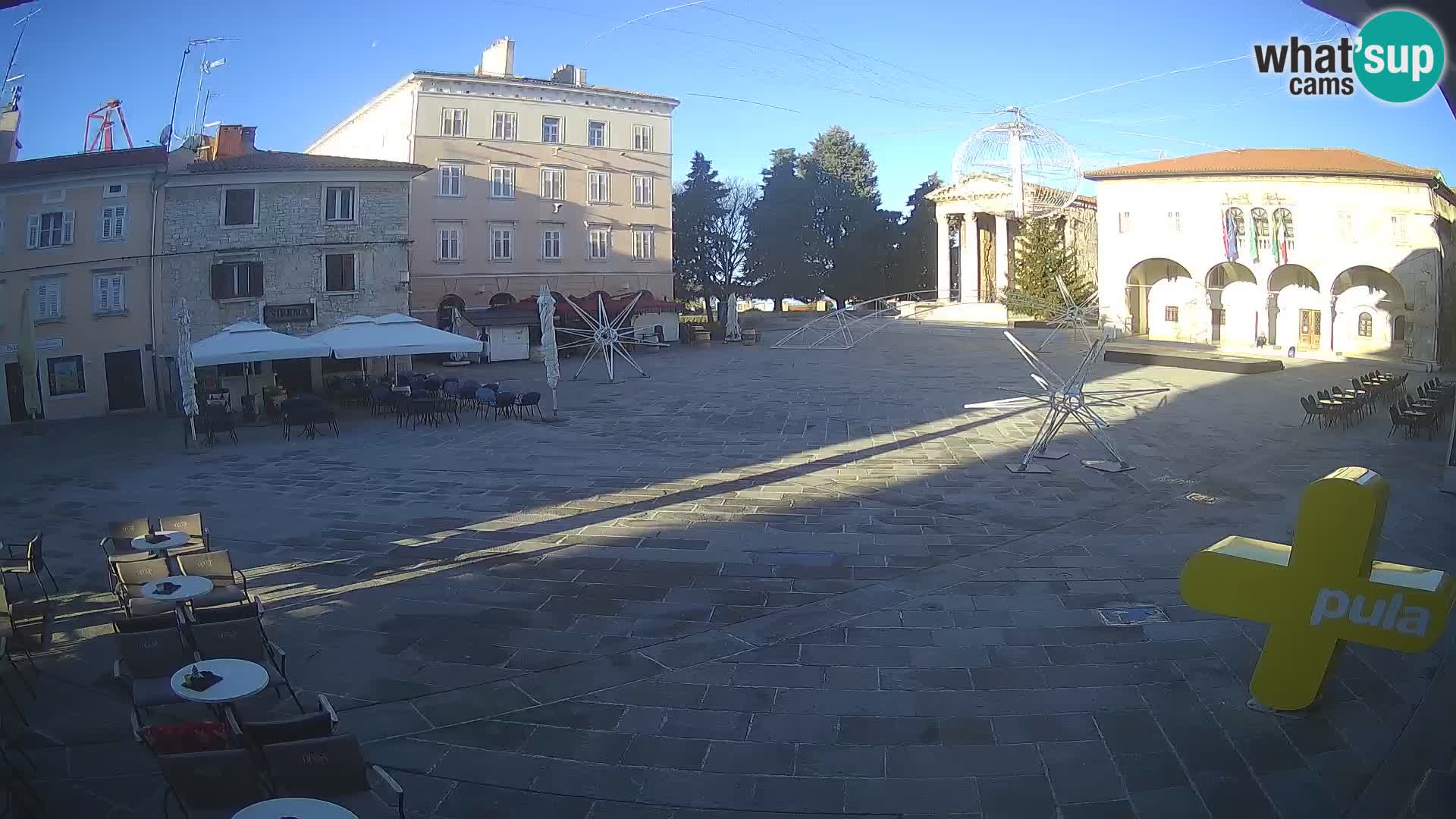 Pula – Live view of the Forum and the Tample of Augustus